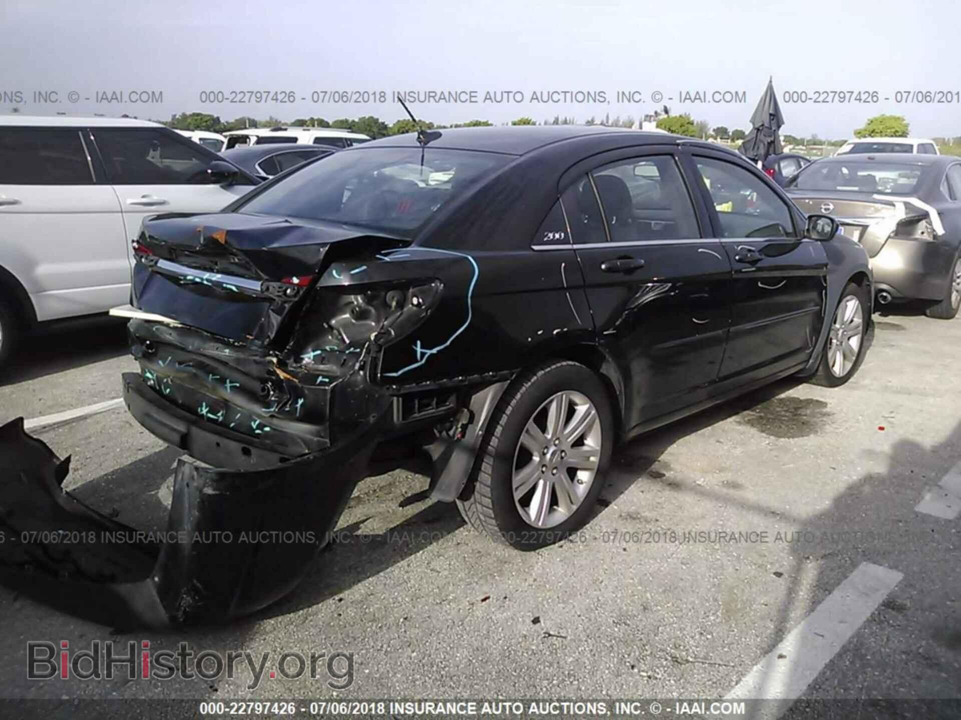 2013 Chrysler 200 - VIN: 1C3CCBBB7DN656062 - Фото 4