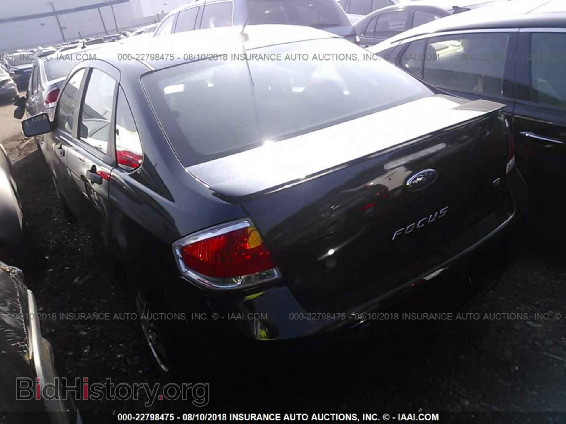 2011 Ford Focus - VIN: 1FAHP3FN2BW157196 - Photo 3
