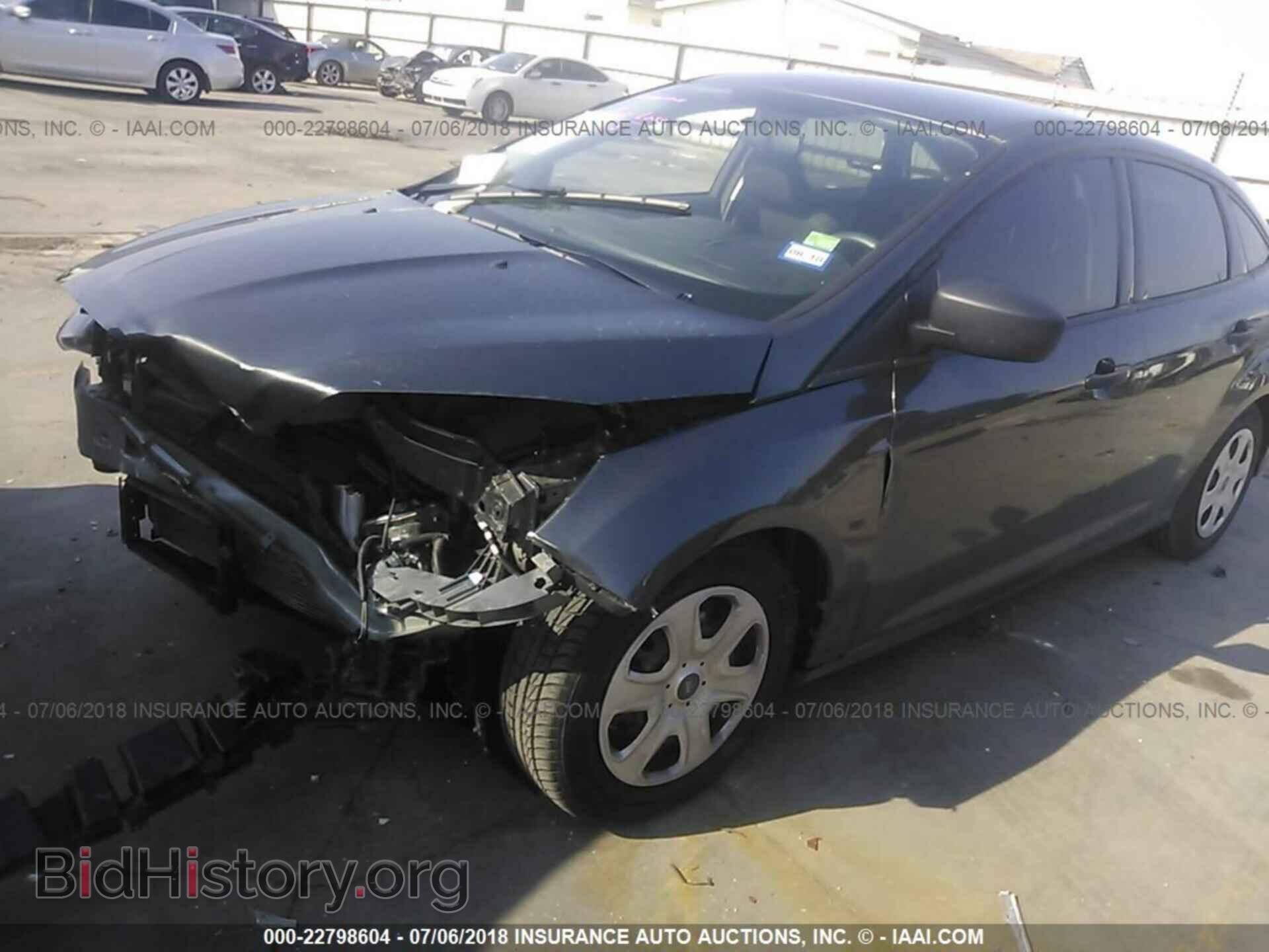 2016 Ford Focus - VIN: 1FADP3E2XGL393884 - Фото 2