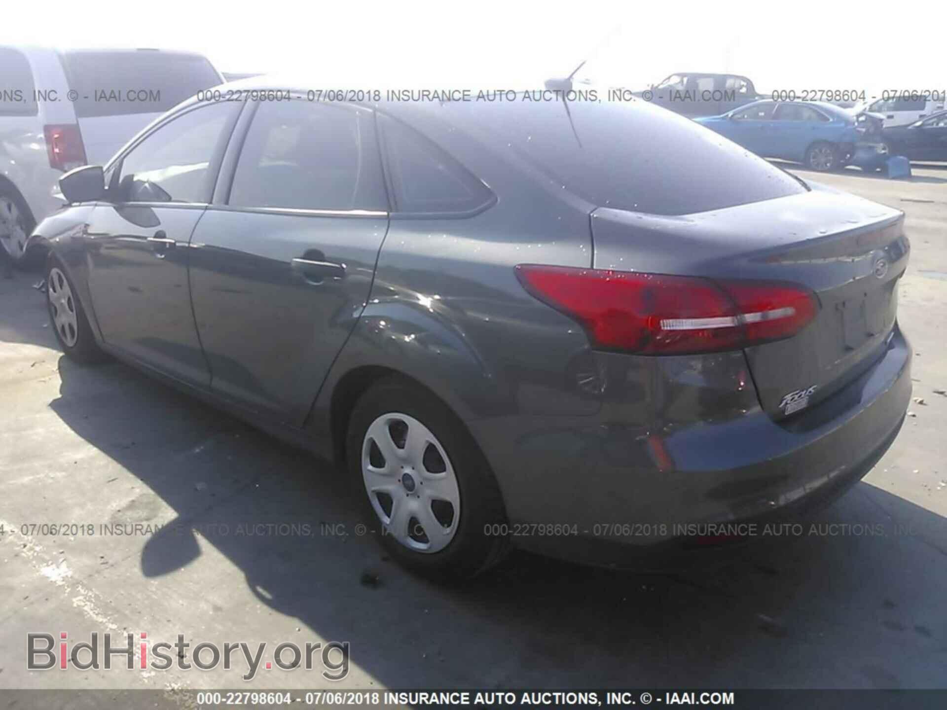 2016 Ford Focus - VIN: 1FADP3E2XGL393884 - Фото 3