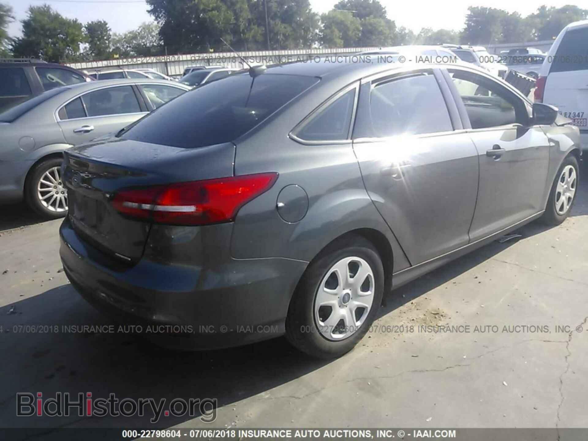 2016 Ford Focus - VIN: 1FADP3E2XGL393884 - Фото 4