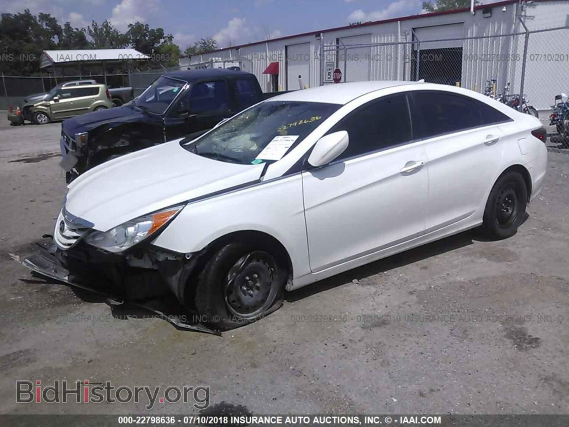 2012 Hyundai Sonata - VIN: 5NPEB4AC1CH323481 - Фото 2