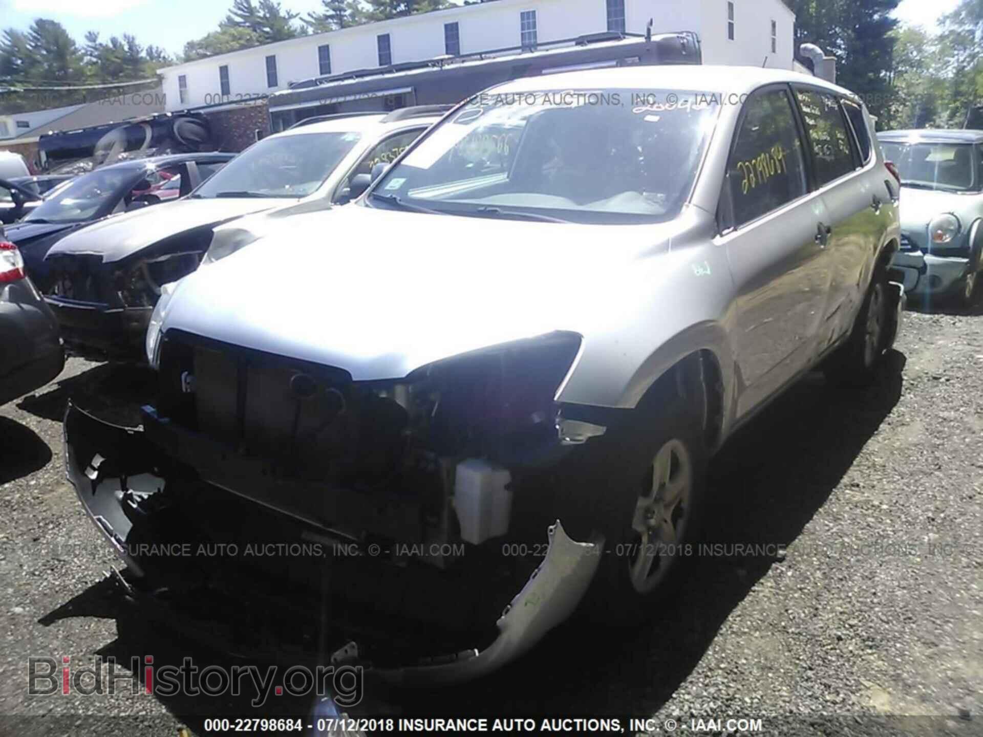 2011 Toyota Rav4 - VIN: 2T3BF4DV0BW169499 - Photo 2