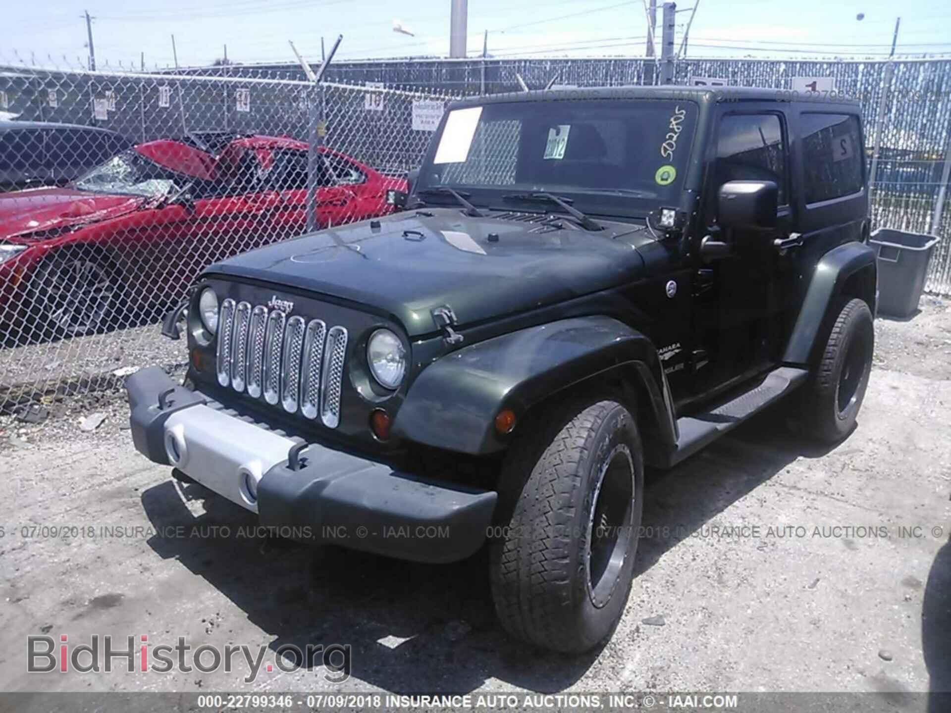 2011 Jeep Wrangler - VIN: 1J4AA5D11BL502805 - Фото 2