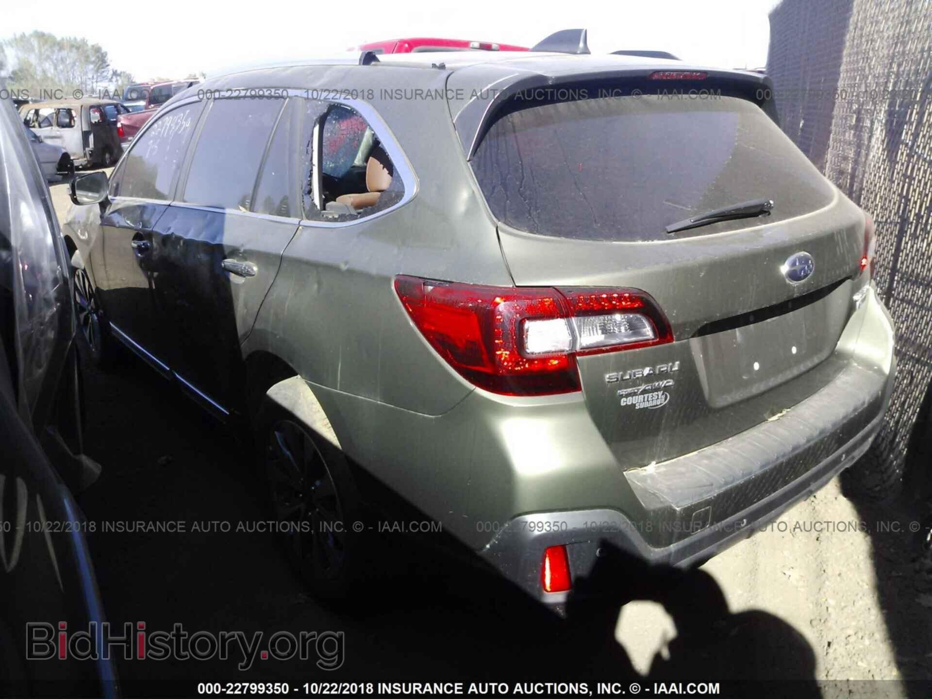 2018 Subaru Outback - VIN: 4S4BSATC8J3243128 - Фото 3