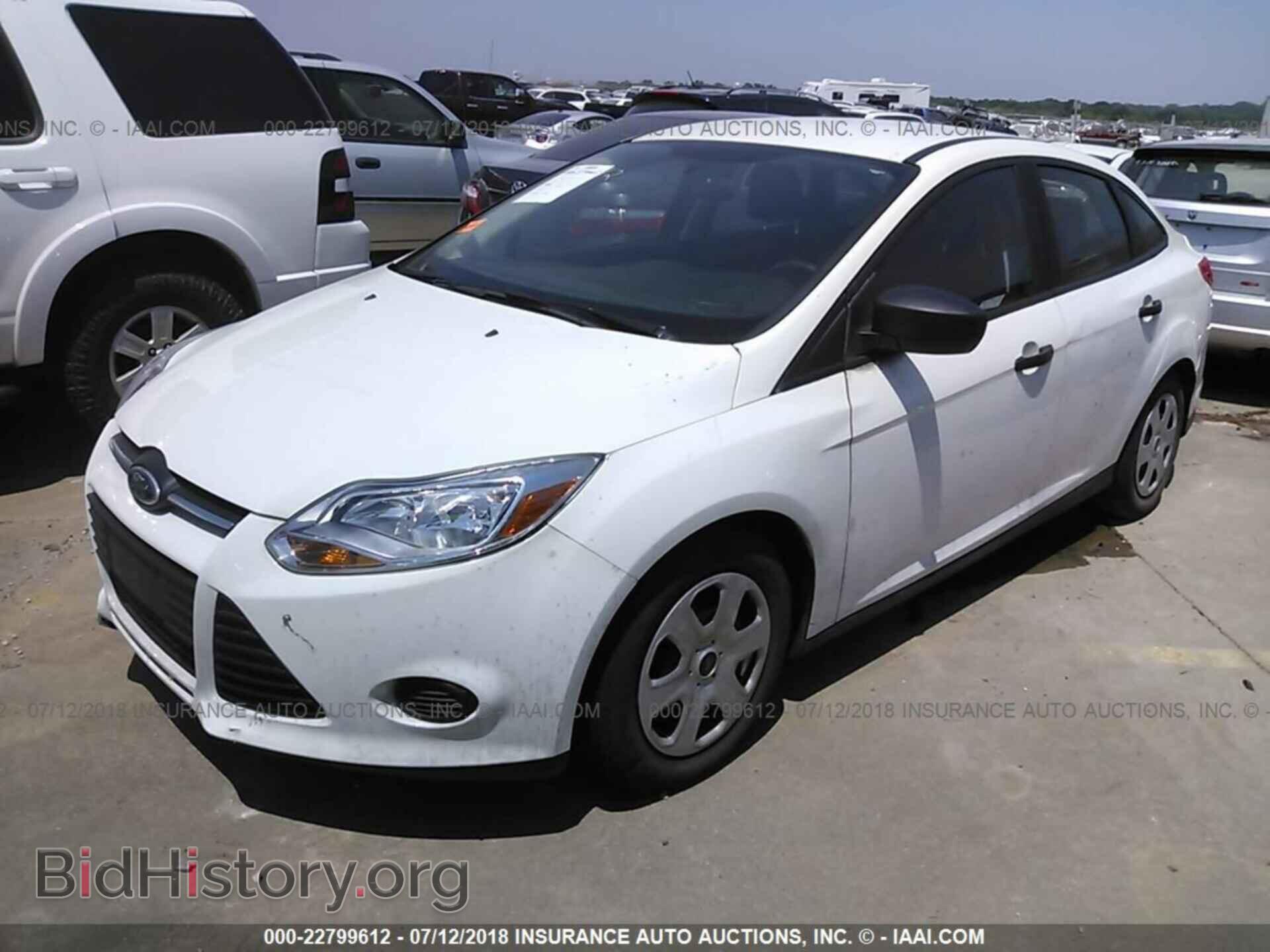 2014 Ford Focus - VIN: 1FADP3E29EL321197 - Photo 2
