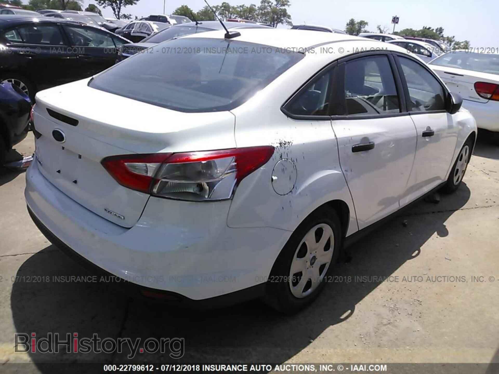 2014 Ford Focus - VIN: 1FADP3E29EL321197 - Photo 4