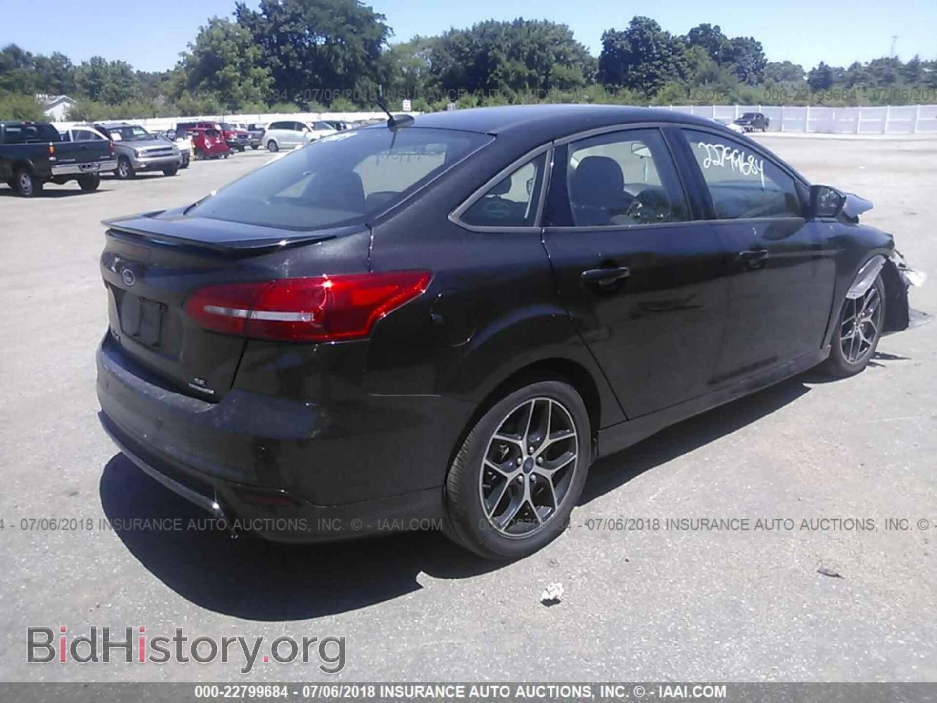 2015 Ford Focus - VIN: 1FADP3F27FL323272 - Photo 4