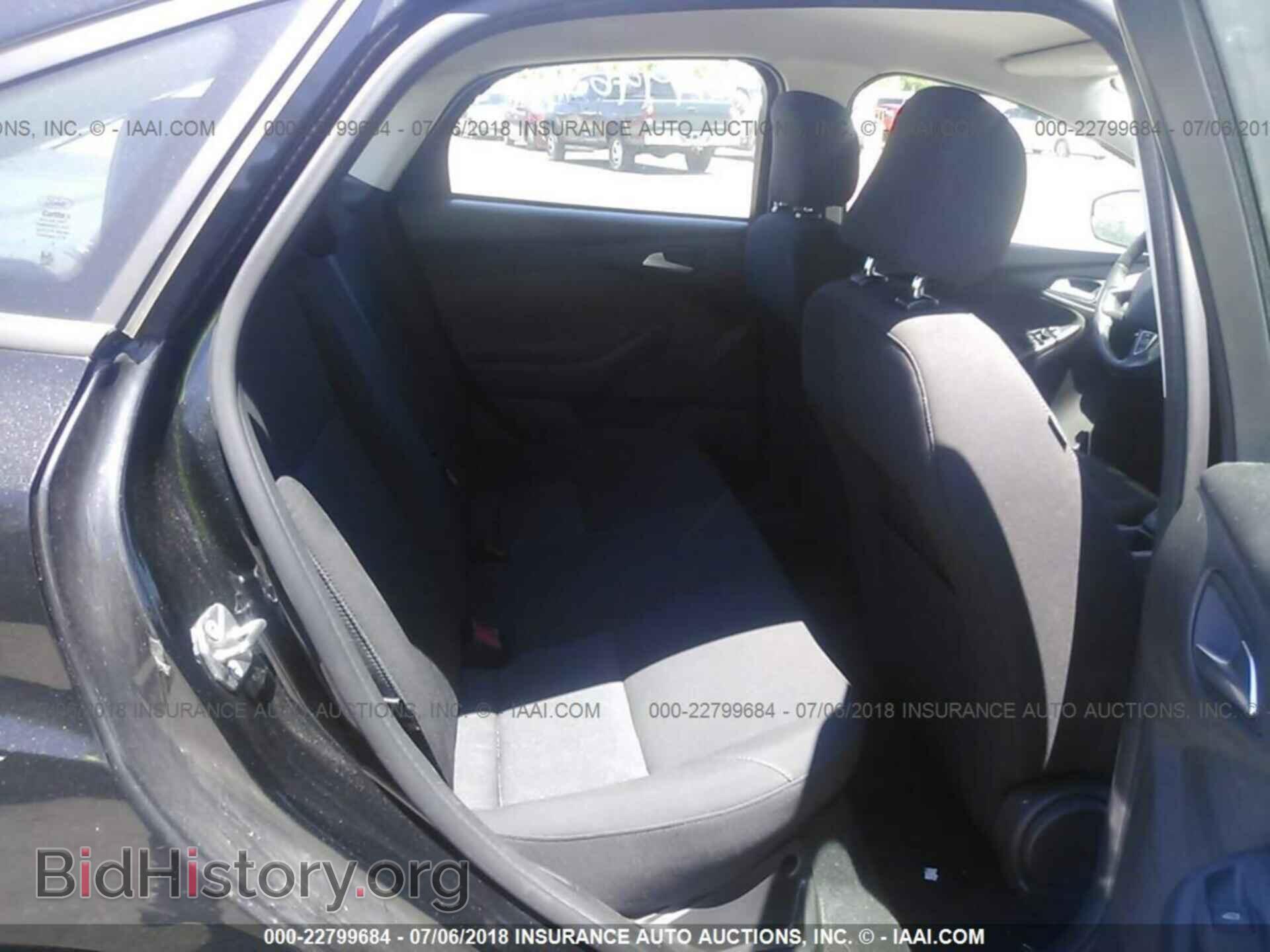 2015 Ford Focus - VIN: 1FADP3F27FL323272 - Photo 8