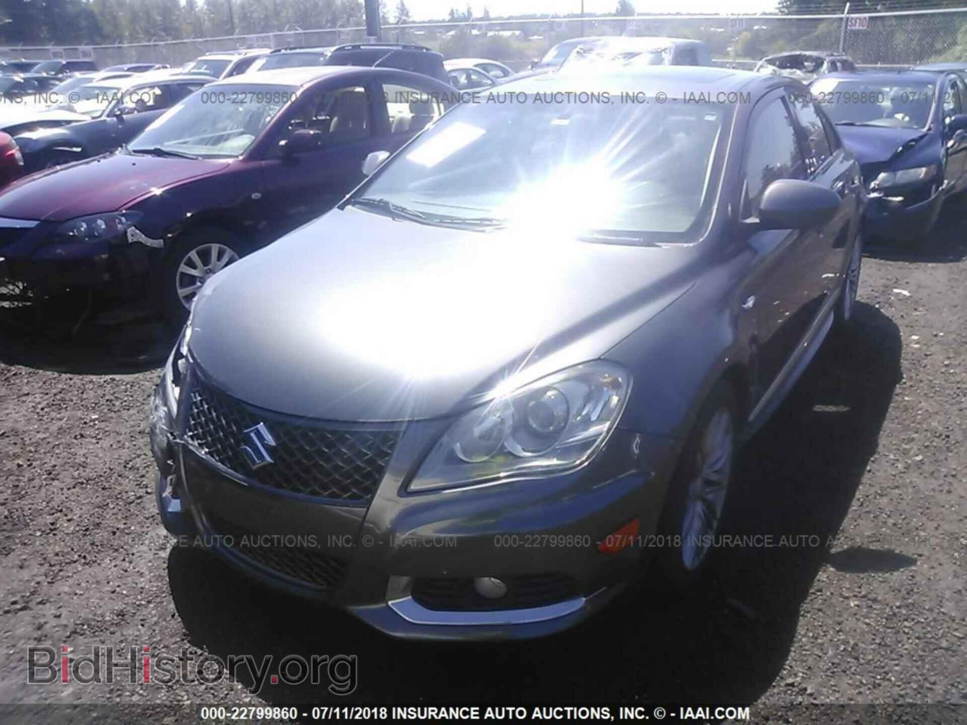 2011 Suzuki Kizashi - VIN: JS2RF9A69B6110208 - Фото 2