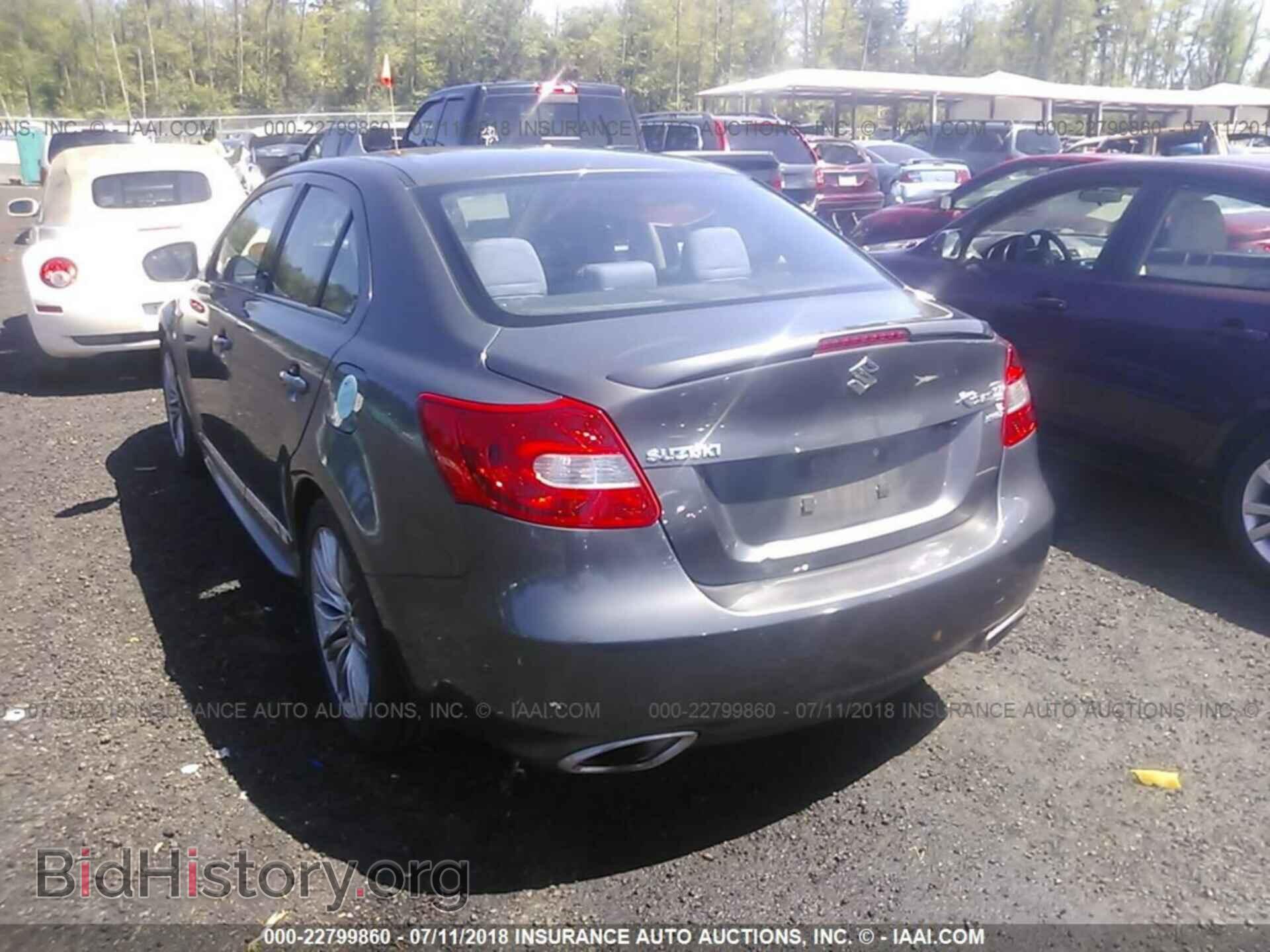 2011 Suzuki Kizashi - VIN: JS2RF9A69B6110208 - Фото 3