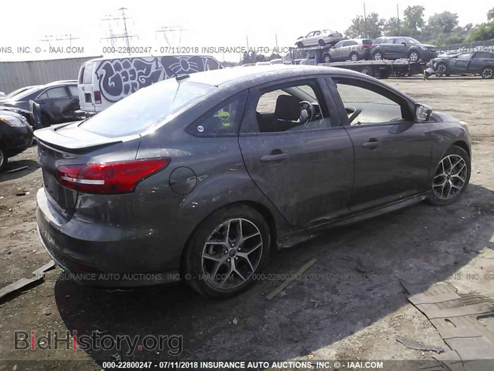 2015 Ford Focus - VIN: 1FADP3FE9FL346174 - Photo 4