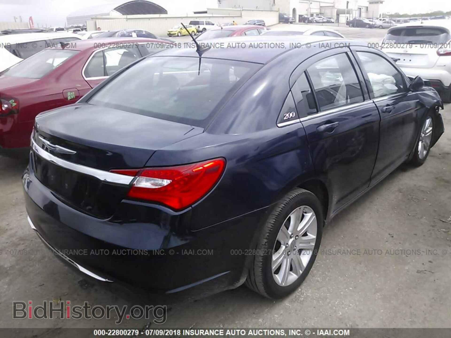 2013 Chrysler 200 - VIN: 1C3CCBAB8DN761419 - Photo 4