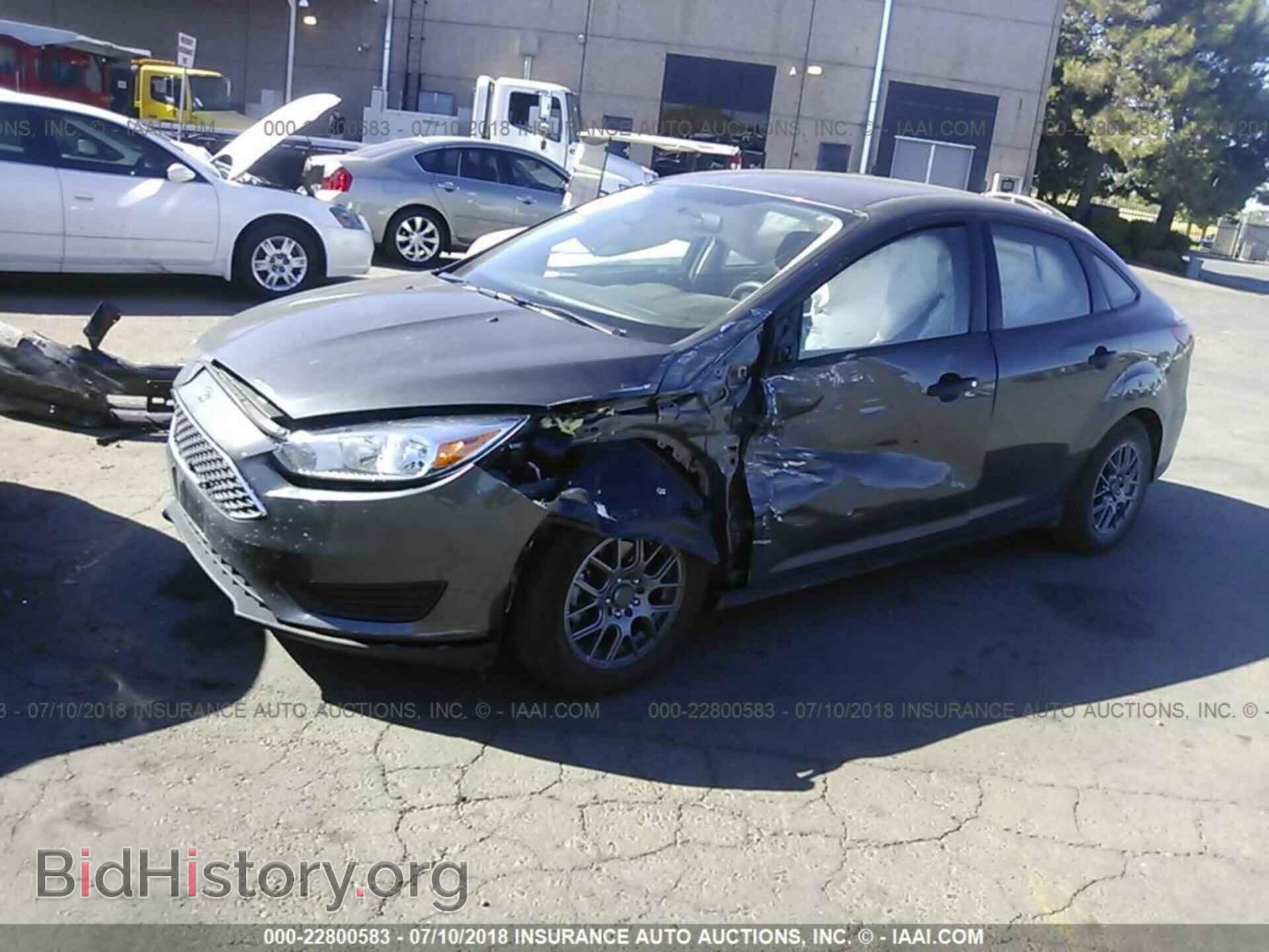 2017 Ford Focus - VIN: 1FADP3E22HL211502 - Фото 2