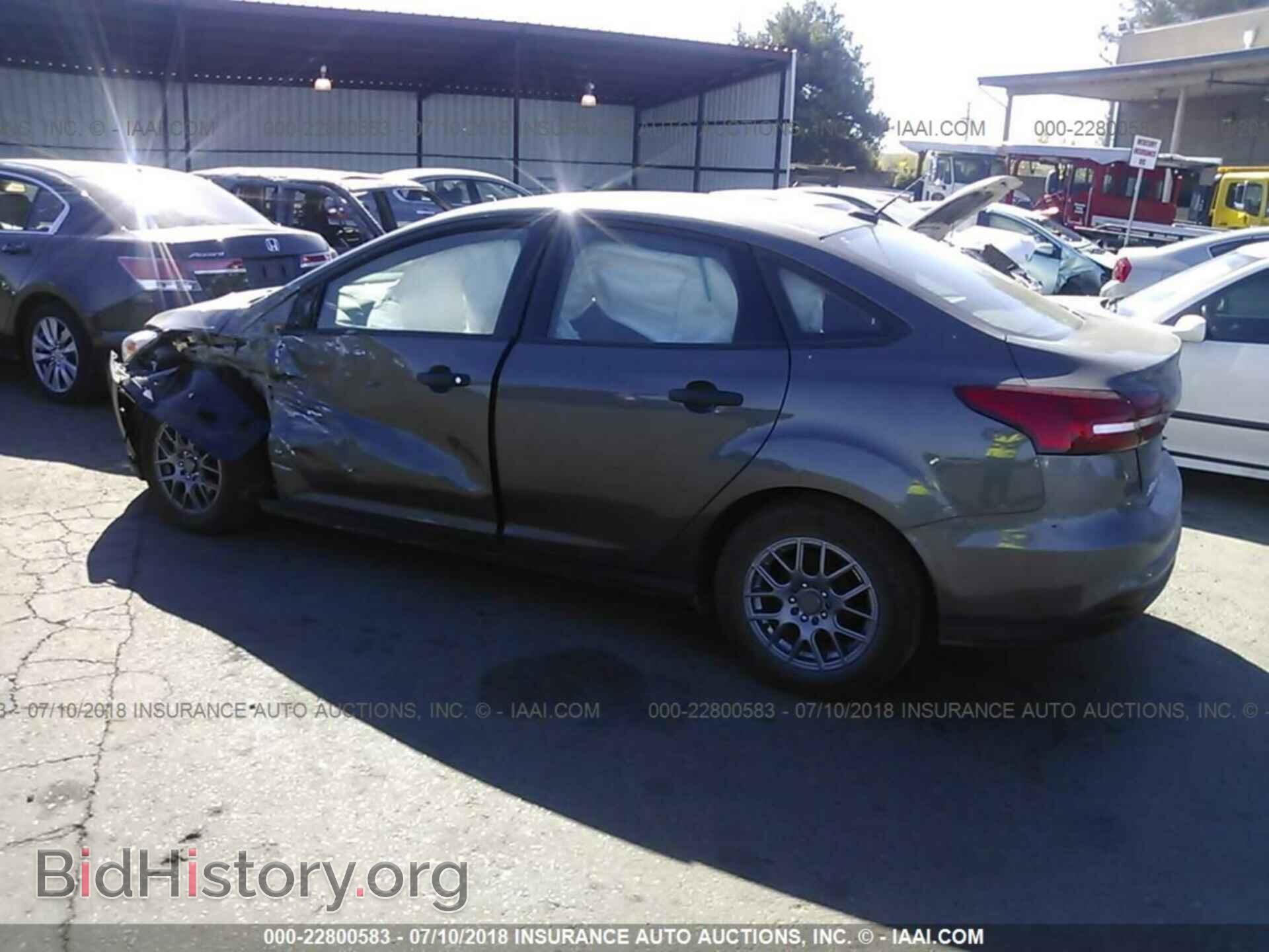 2017 Ford Focus - VIN: 1FADP3E22HL211502 - Фото 3