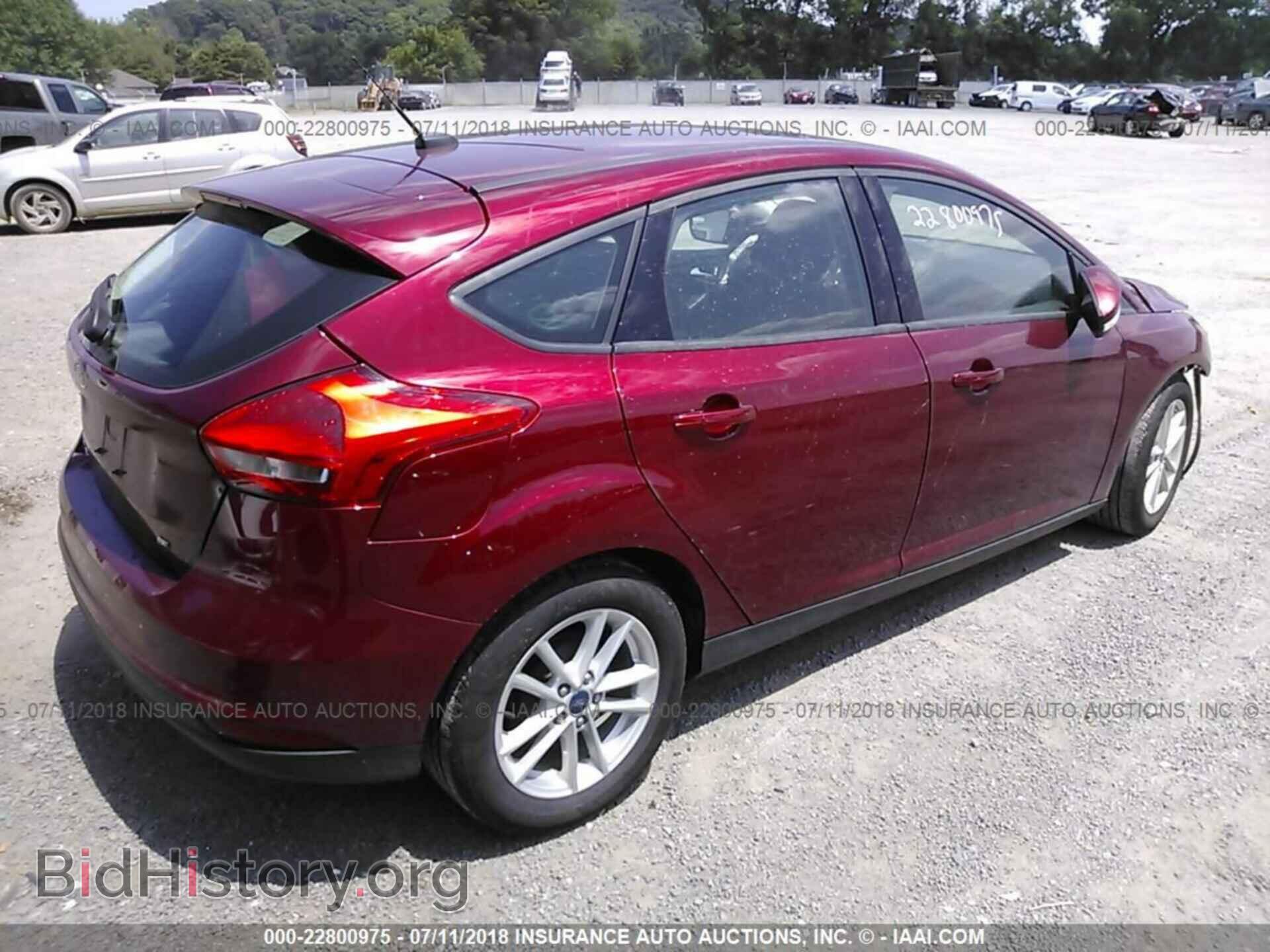 2016 Ford Focus - VIN: 1FADP3K22GL401142 - Photo 4