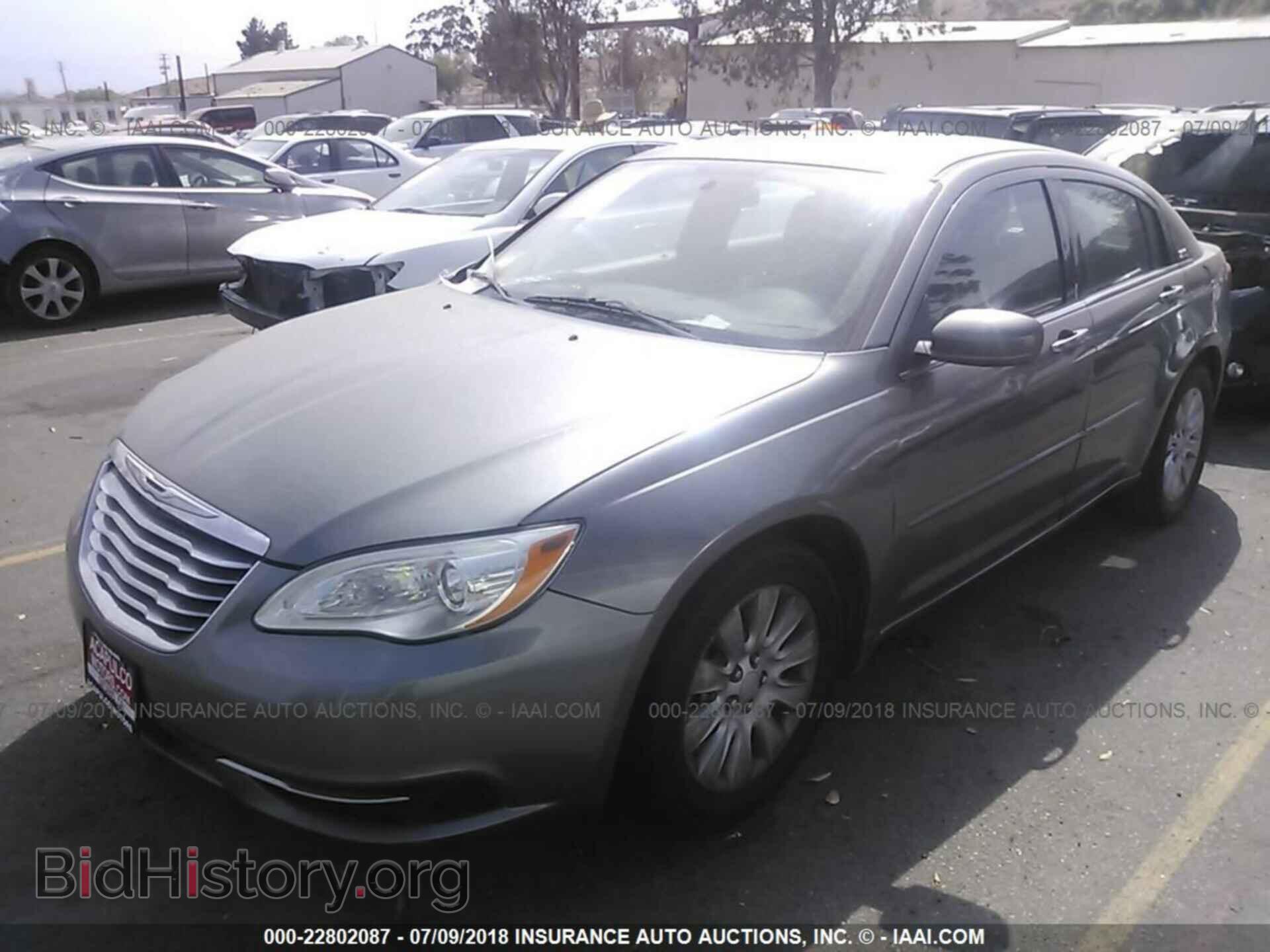 2012 Chrysler 200 - VIN: 1C3CCBAB2CN212703 - Photo 2