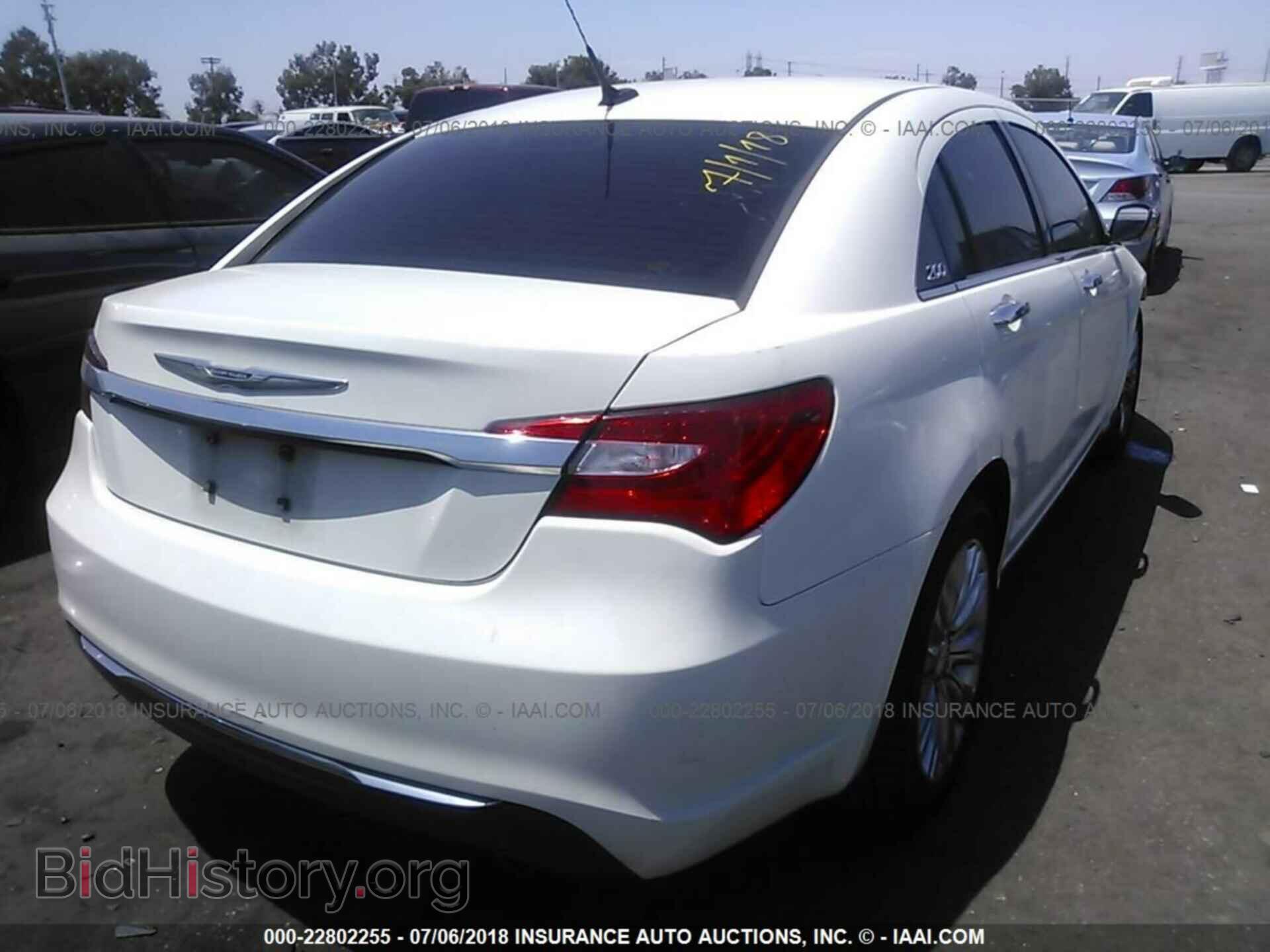 2011 Chrysler 200 - VIN: 1C3BC2FG8BN505665 - Photo 4