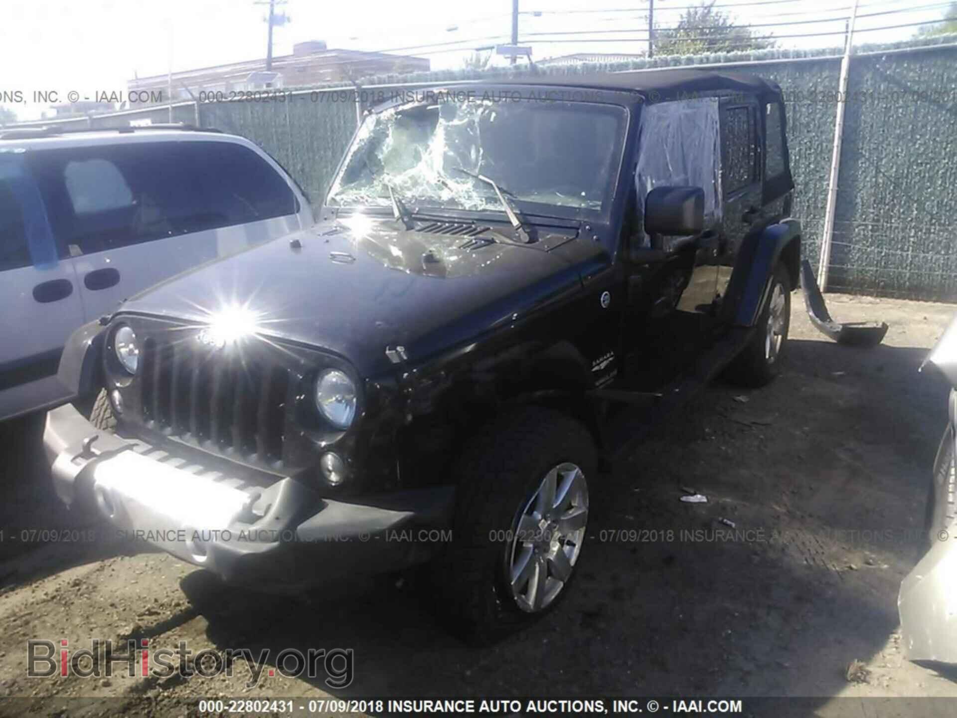 2015 Jeep Wrangler - VIN: 1C4BJWEGXFL529929 - Фото 2
