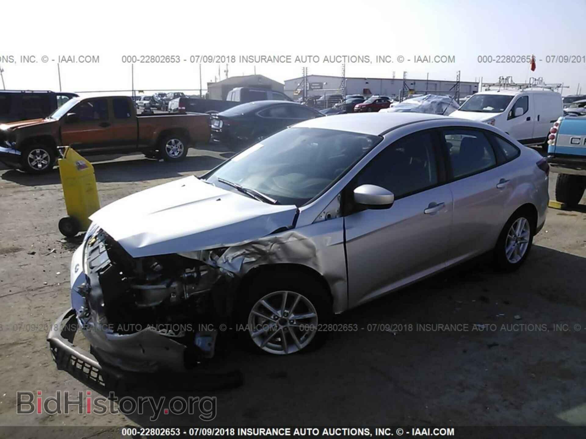 2018 Ford Focus - VIN: 1FADP3F24JL321830 - Фото 2