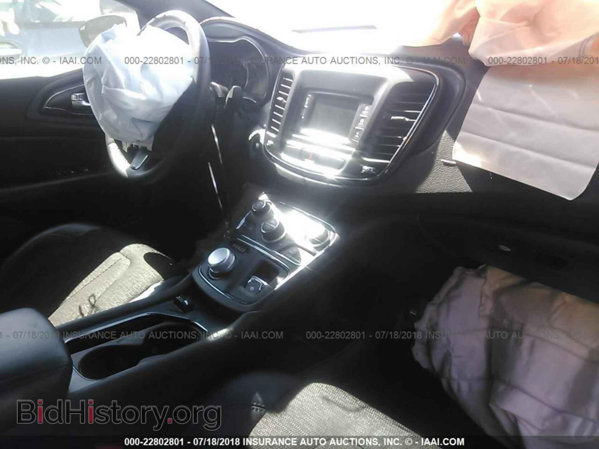 2016 Chrysler 200 - VIN: 1C3CCCBB4GN113911 - Photo 5