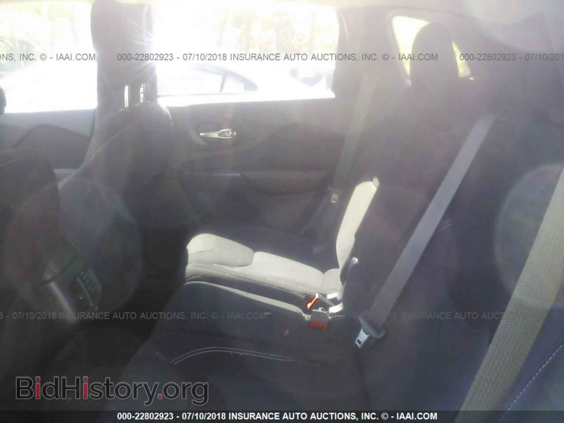 2015 Jeep Cherokee - VIN: 1C4PJMCB4FW793079 - Photo 8