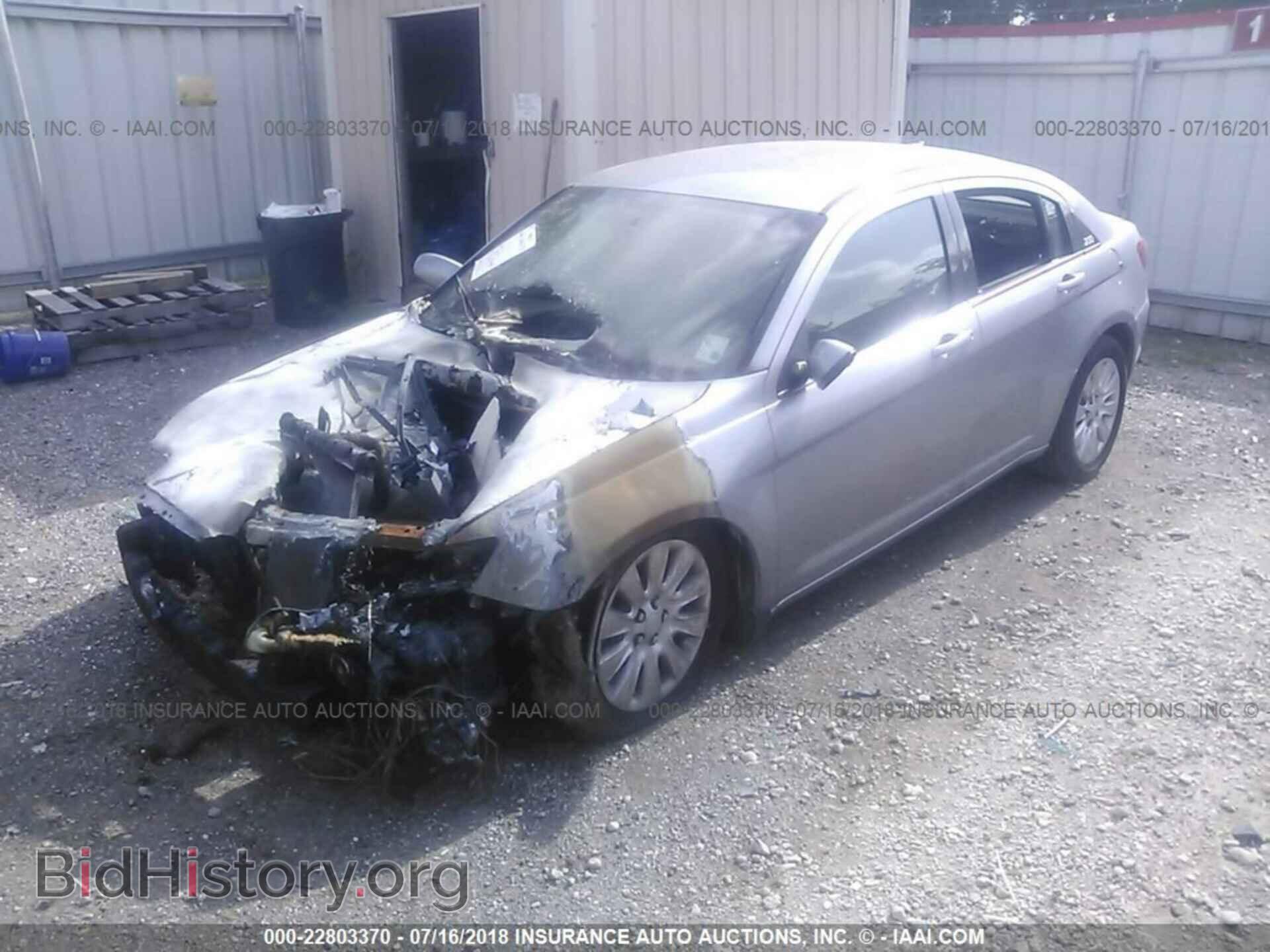 2014 Chrysler 200 - VIN: 1C3CCBAB1EN208953 - Photo 2
