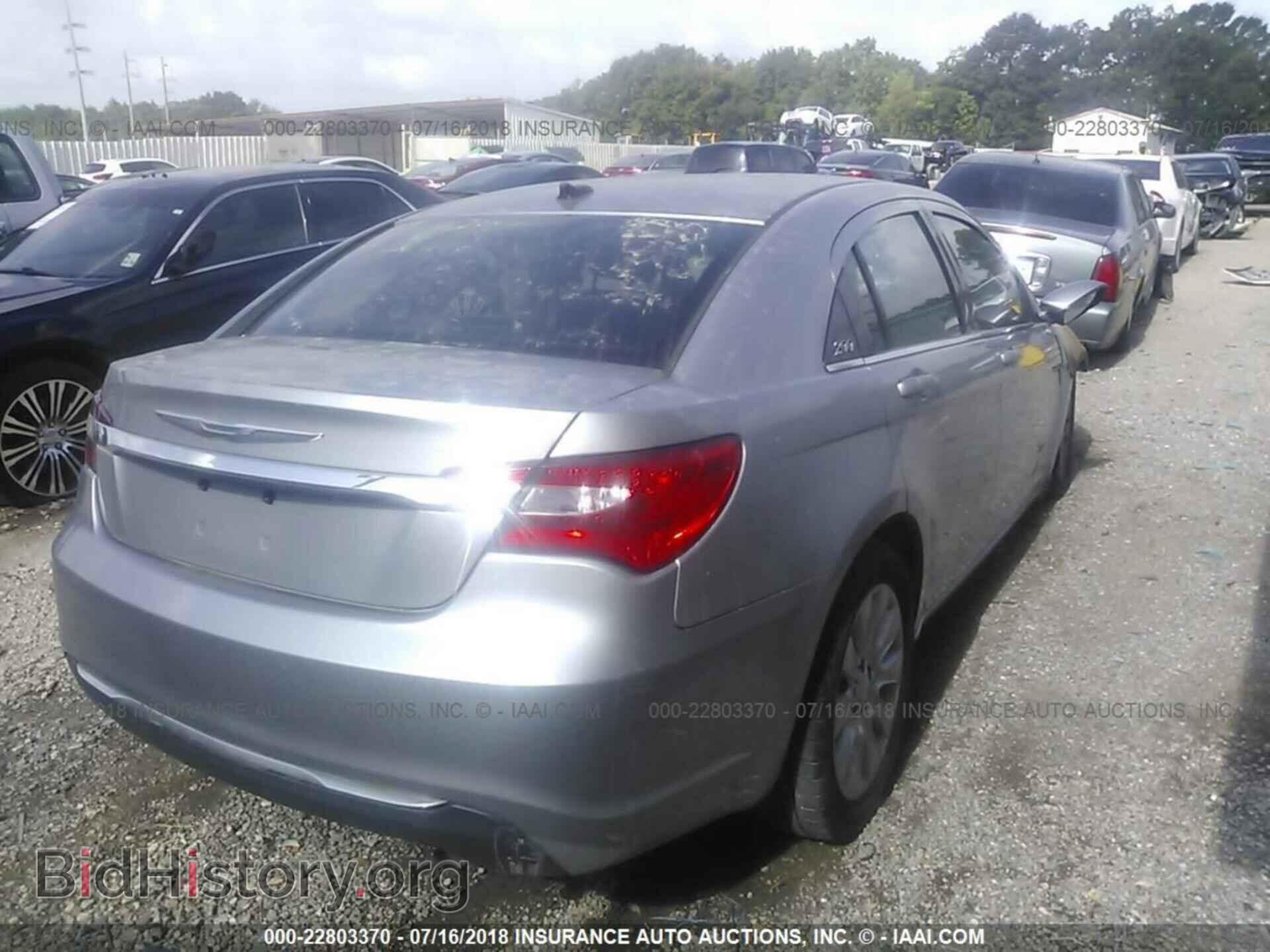 2014 Chrysler 200 - VIN: 1C3CCBAB1EN208953 - Photo 4