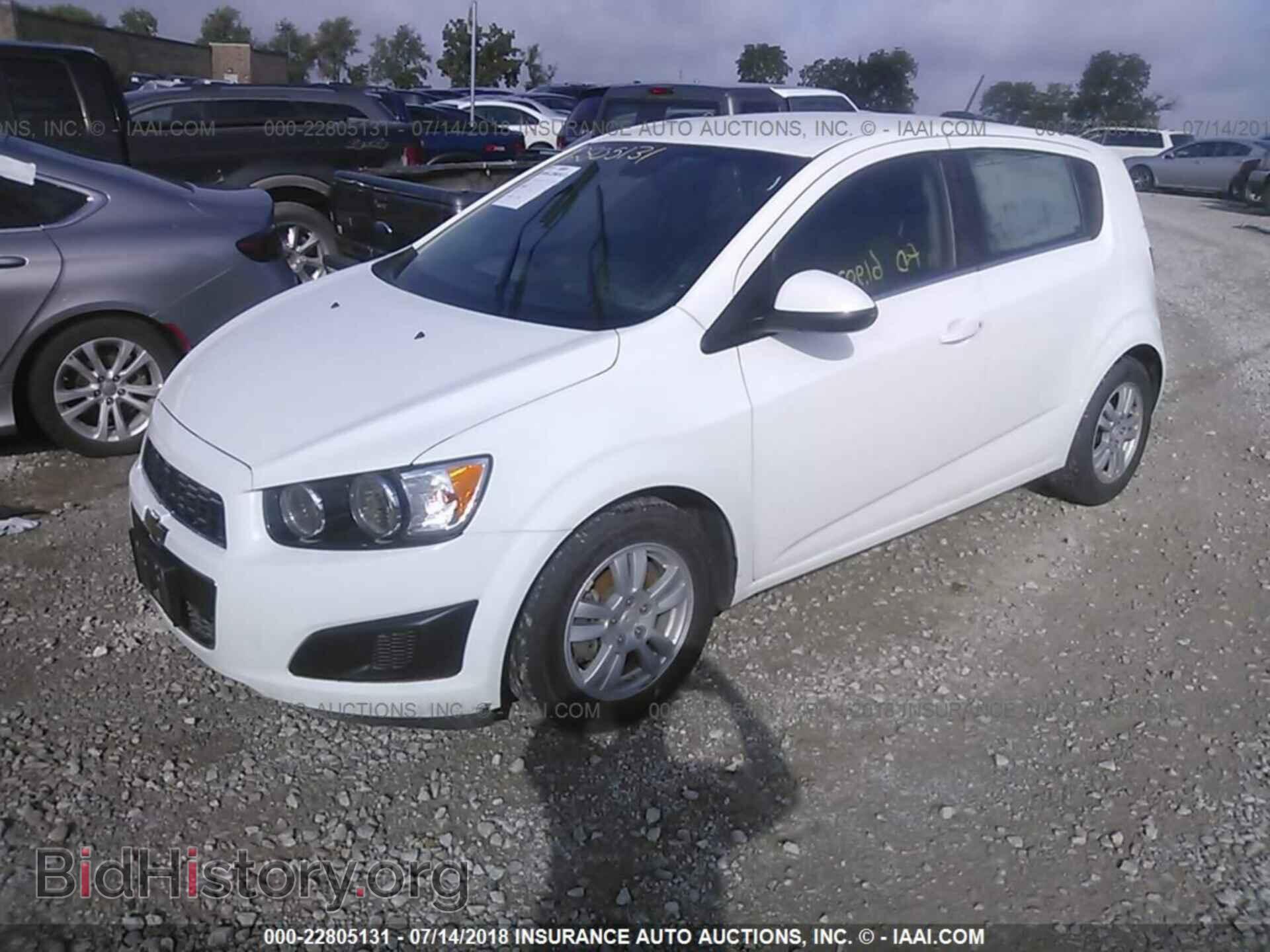 2015 Chevrolet Sonic - VIN: 1G1JC6SH8F4109009 - Фото 2