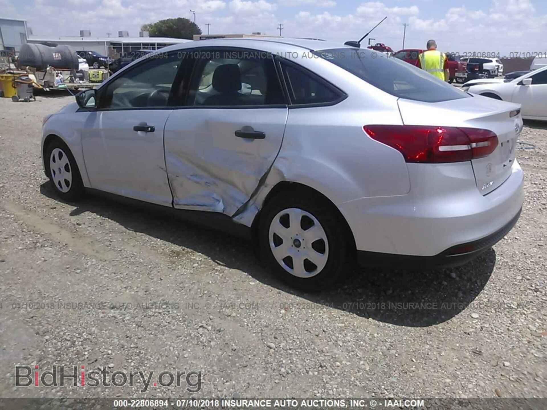 2015 Ford Focus - VIN: 1FADP3E21FL327819 - Photo 3