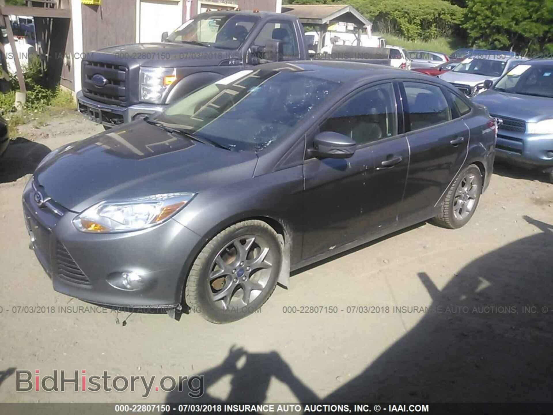 2014 Ford Focus - VIN: 1FADP3F27EL221145 - Фото 2