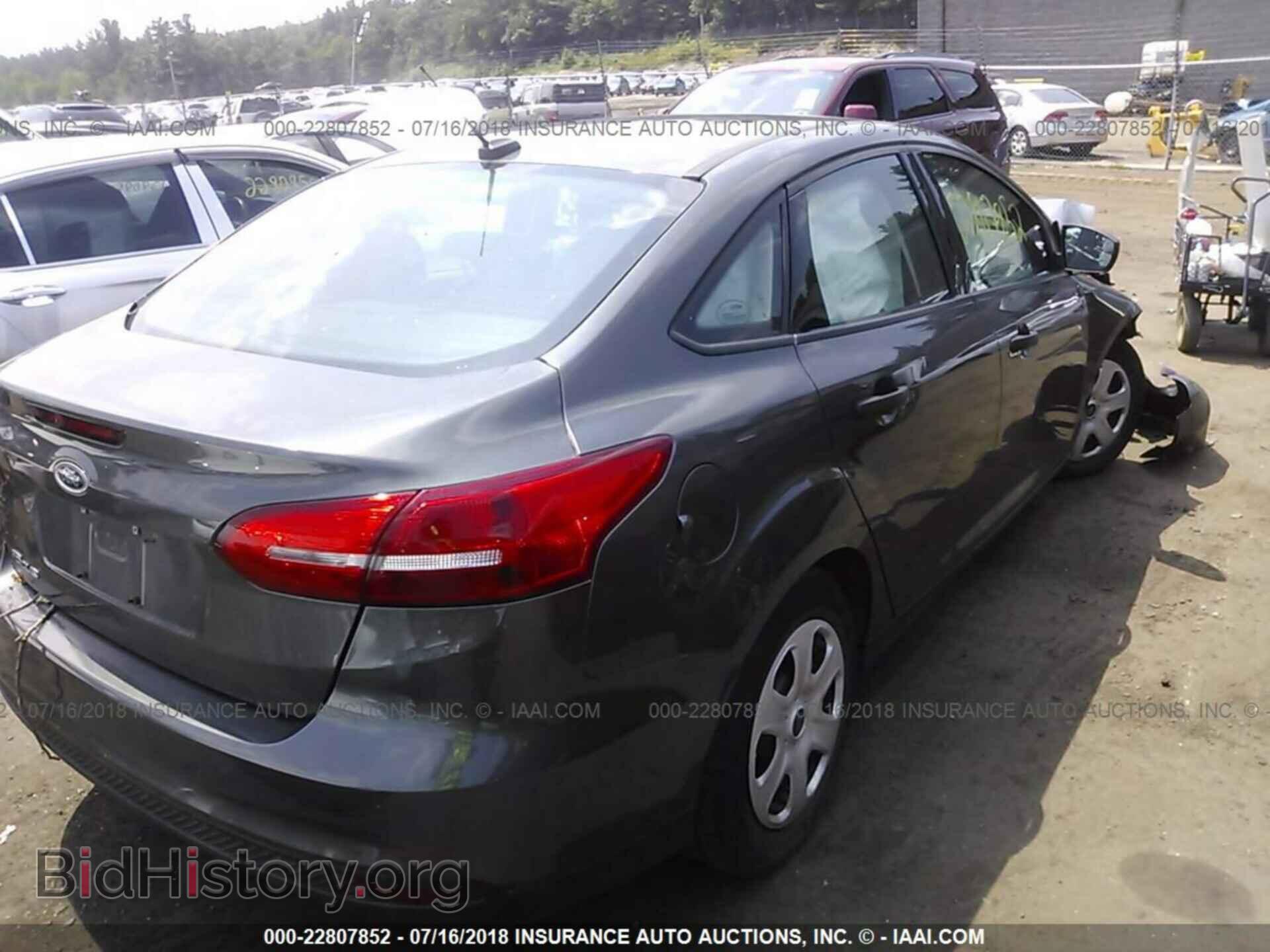 2015 Ford Focus - VIN: 1FADP3E21FL341834 - Photo 4