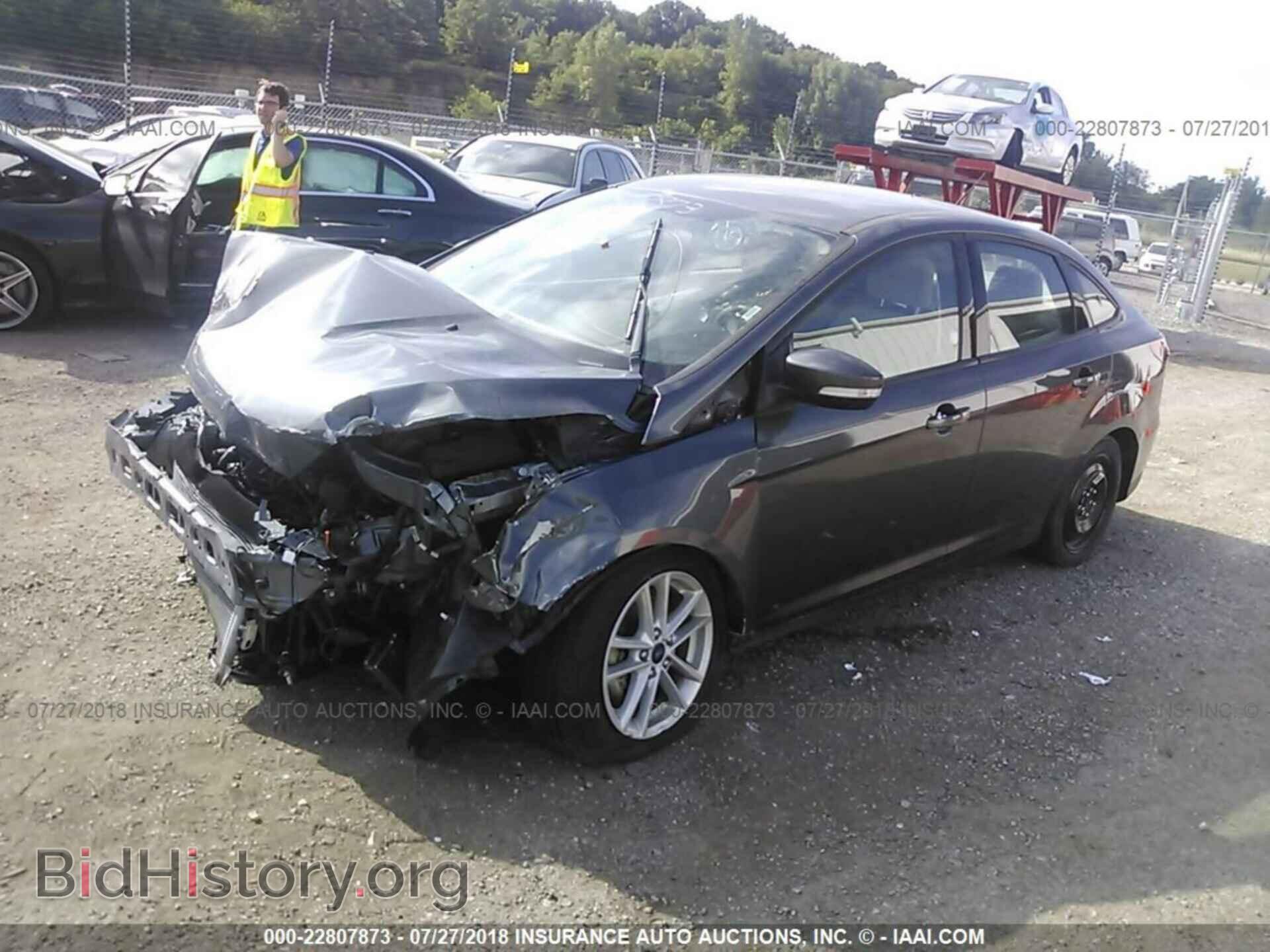 2017 Ford Focus - VIN: 1FADP3F28HL268141 - Фото 2