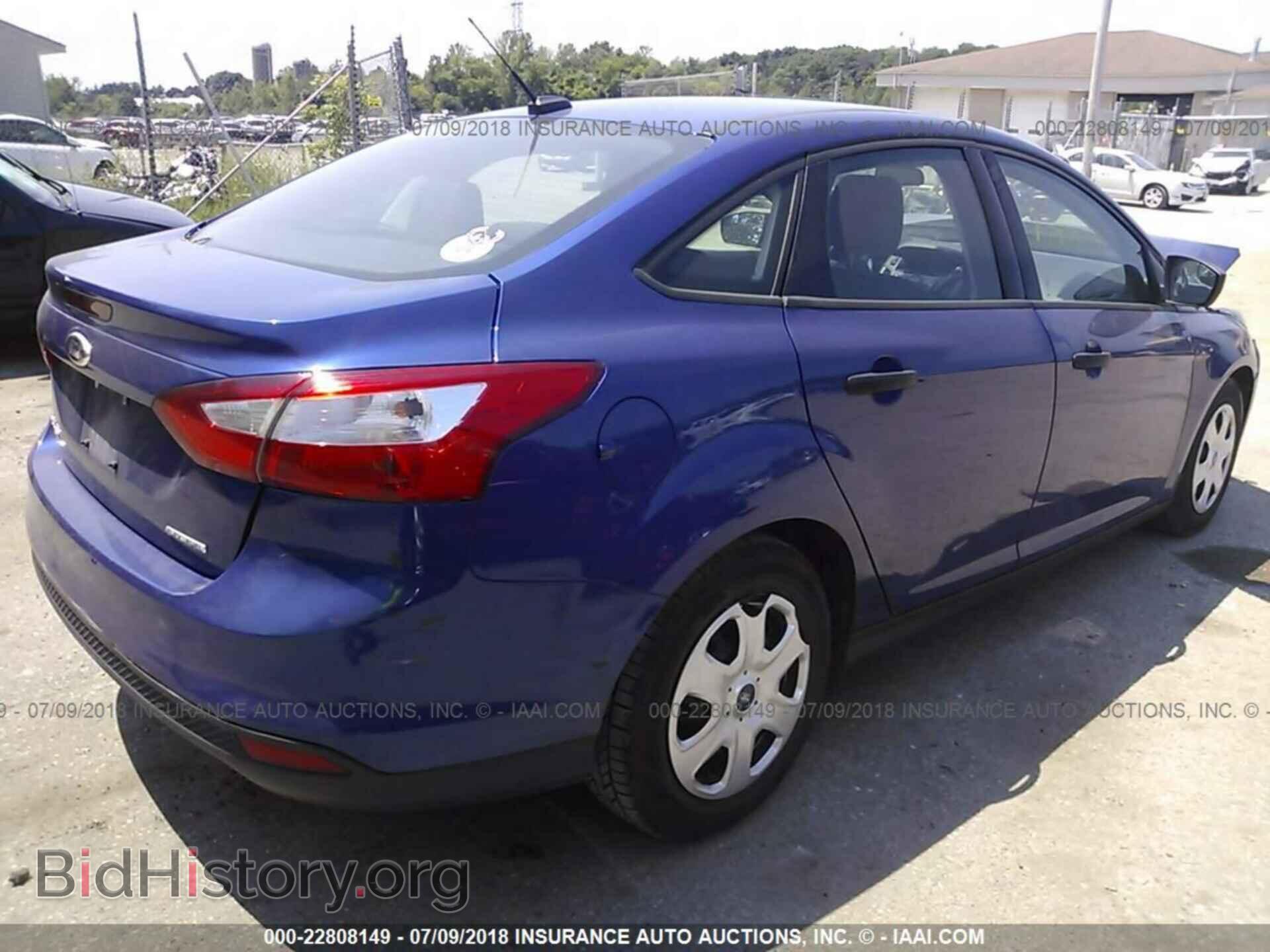 2012 Ford Focus - VIN: 1FAHP3E27CL370364 - Photo 4