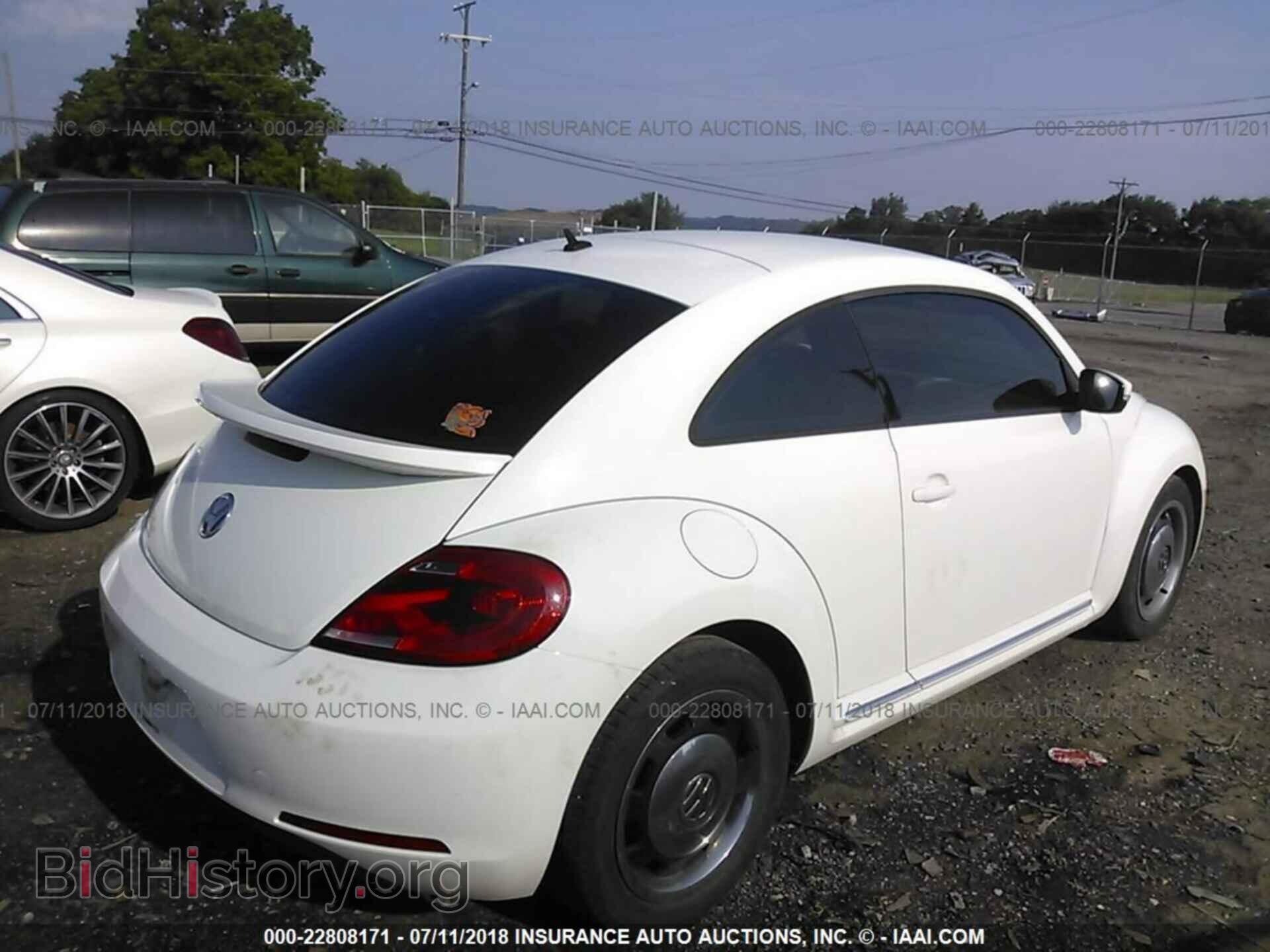 2012 Volkswagen Beetle - VIN: 3VWJP7AT2CM650187 - Фото 4