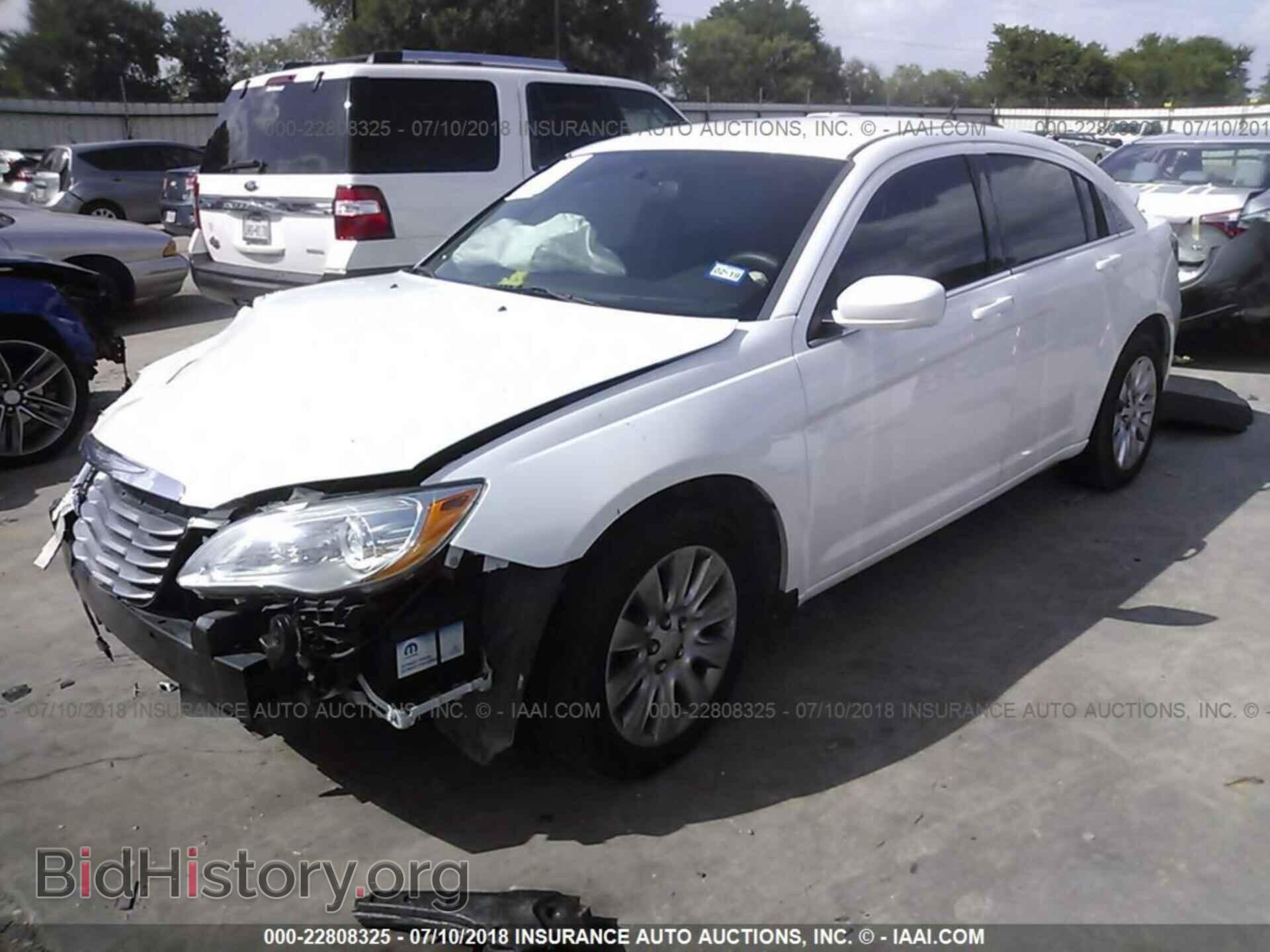 2014 Chrysler 200 - VIN: 1C3CCBAB1EN208564 - Photo 2