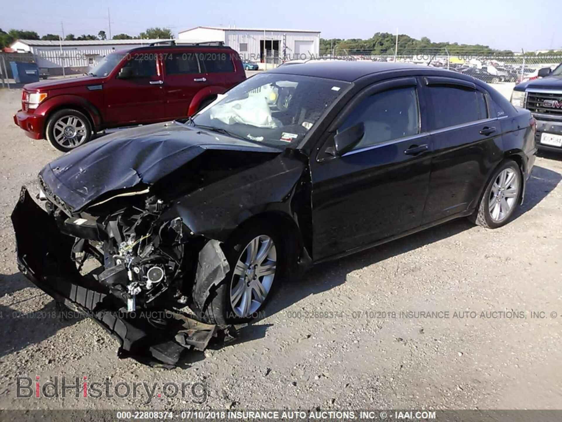 2012 Chrysler 200 - VIN: 1C3CCBBG3CN210436 - Фото 2