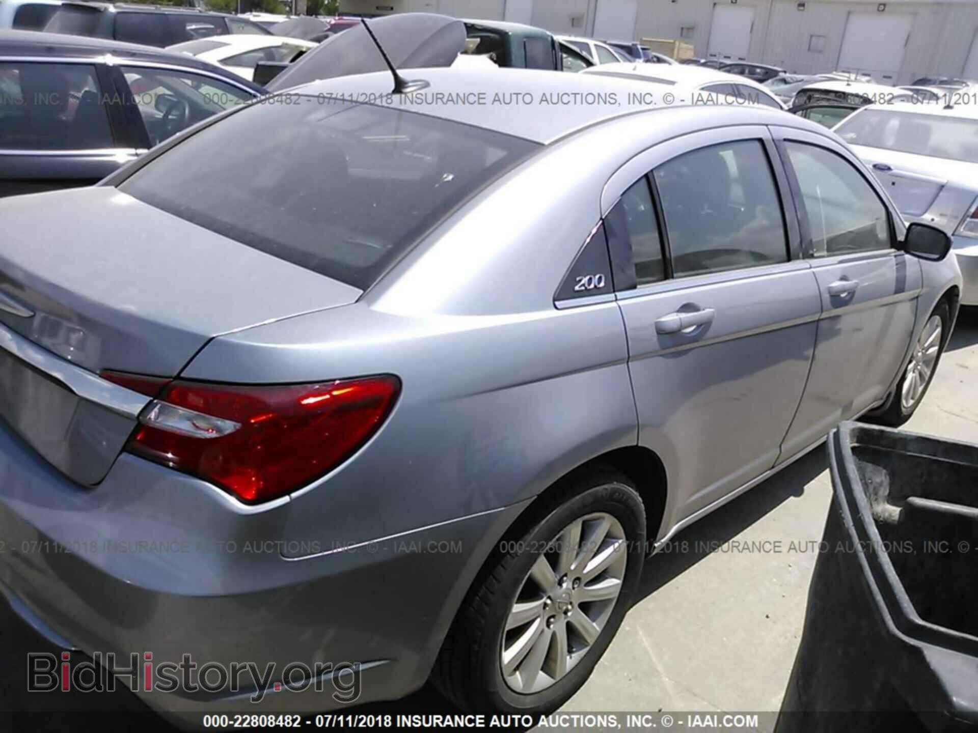 2014 Chrysler 200 - VIN: 1C3CCBBG2EN115062 - Фото 4