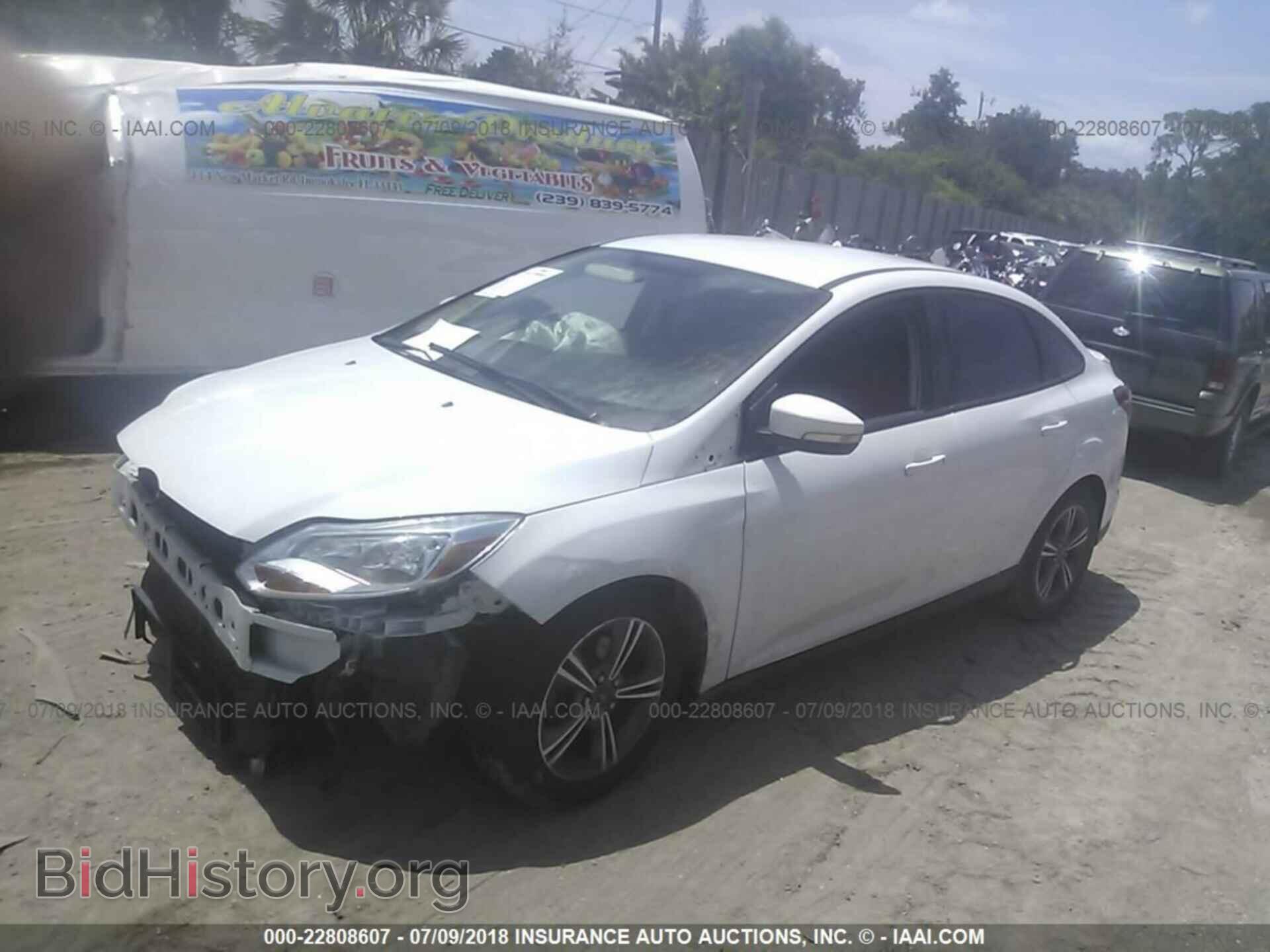 2014 Ford Focus - VIN: 1FADP3F23EL329651 - Фото 2