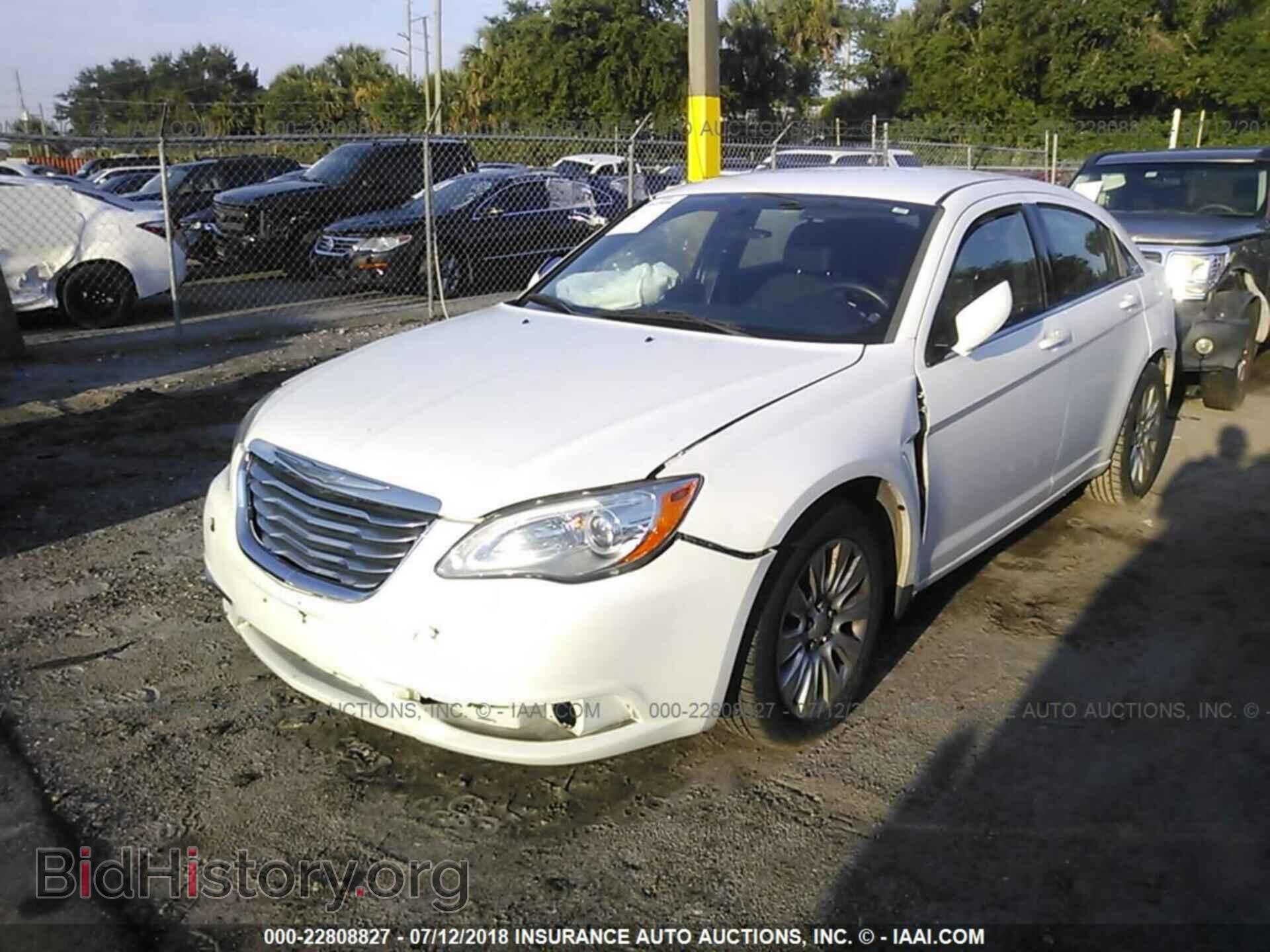 2012 Chrysler 200 - VIN: 1C3CCBAB1CN292611 - Фото 2
