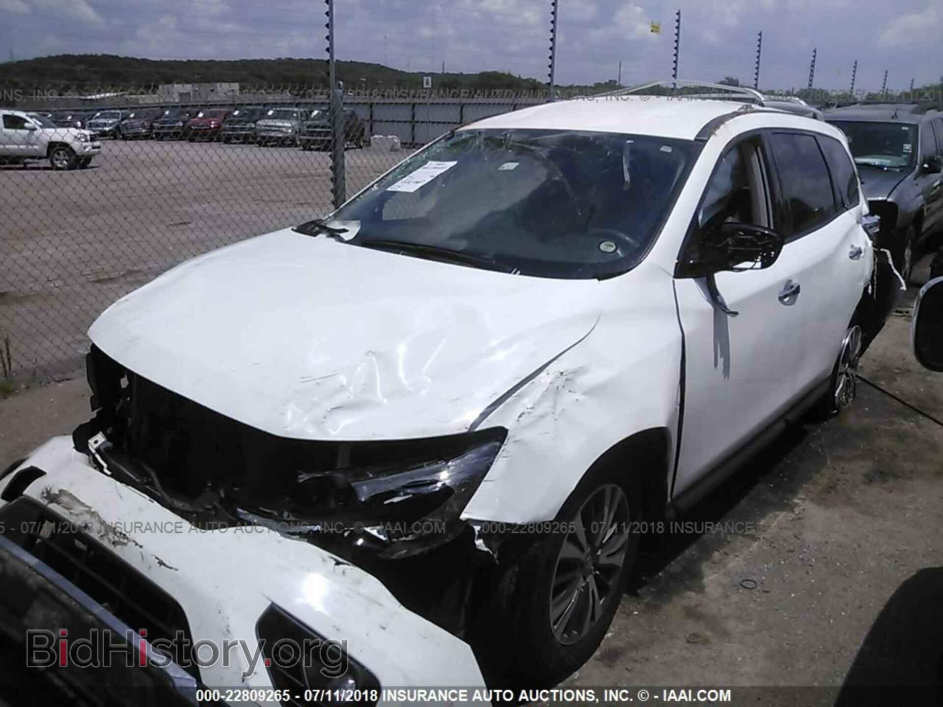 2017 Nissan Pathfinder - VIN: 5N1DR2MN6HC633830 - Фото 2
