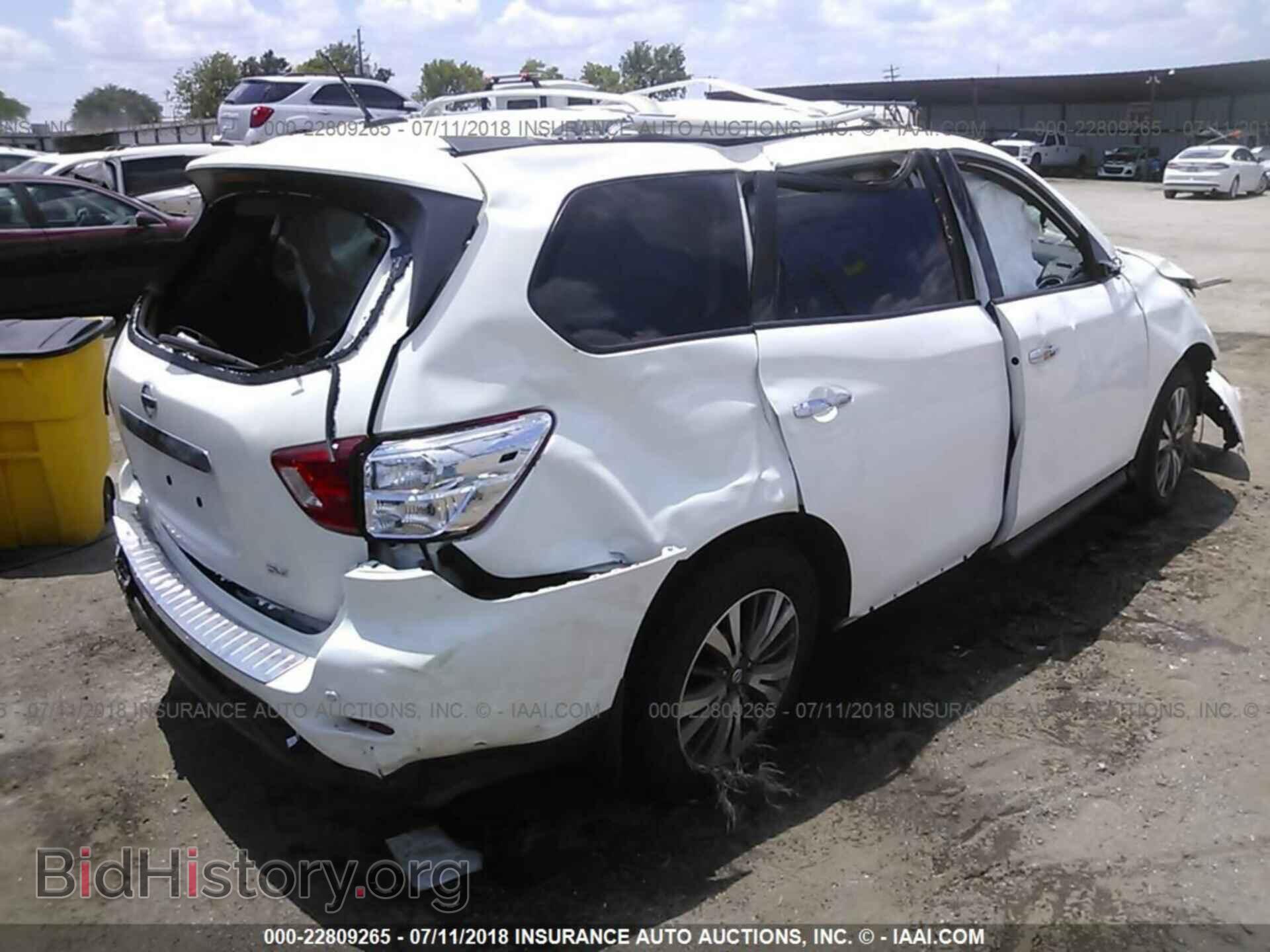 2017 Nissan Pathfinder - VIN: 5N1DR2MN6HC633830 - Фото 4