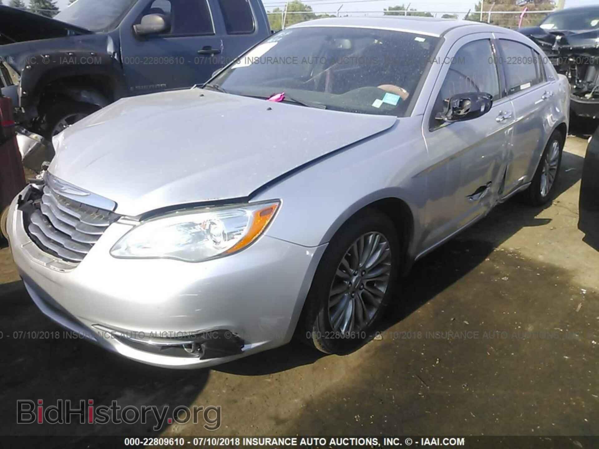 2011 Chrysler 200 - VIN: 1C3BC2FB6BN569255 - Фото 2