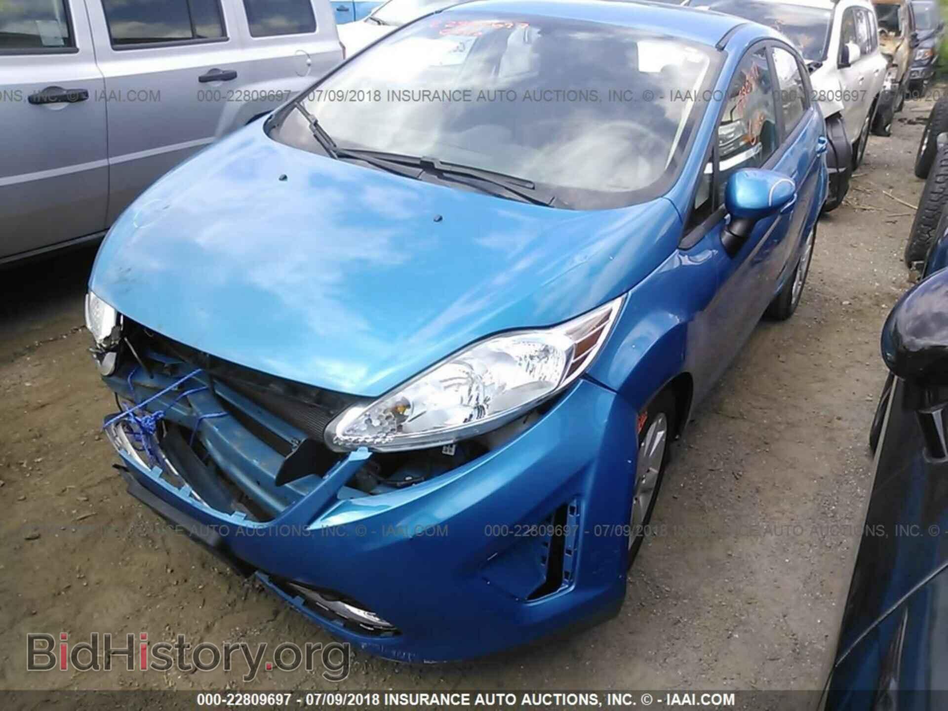 2012 Ford Fiesta - VIN: 3FADP4EJ5CM135035 - Photo 2