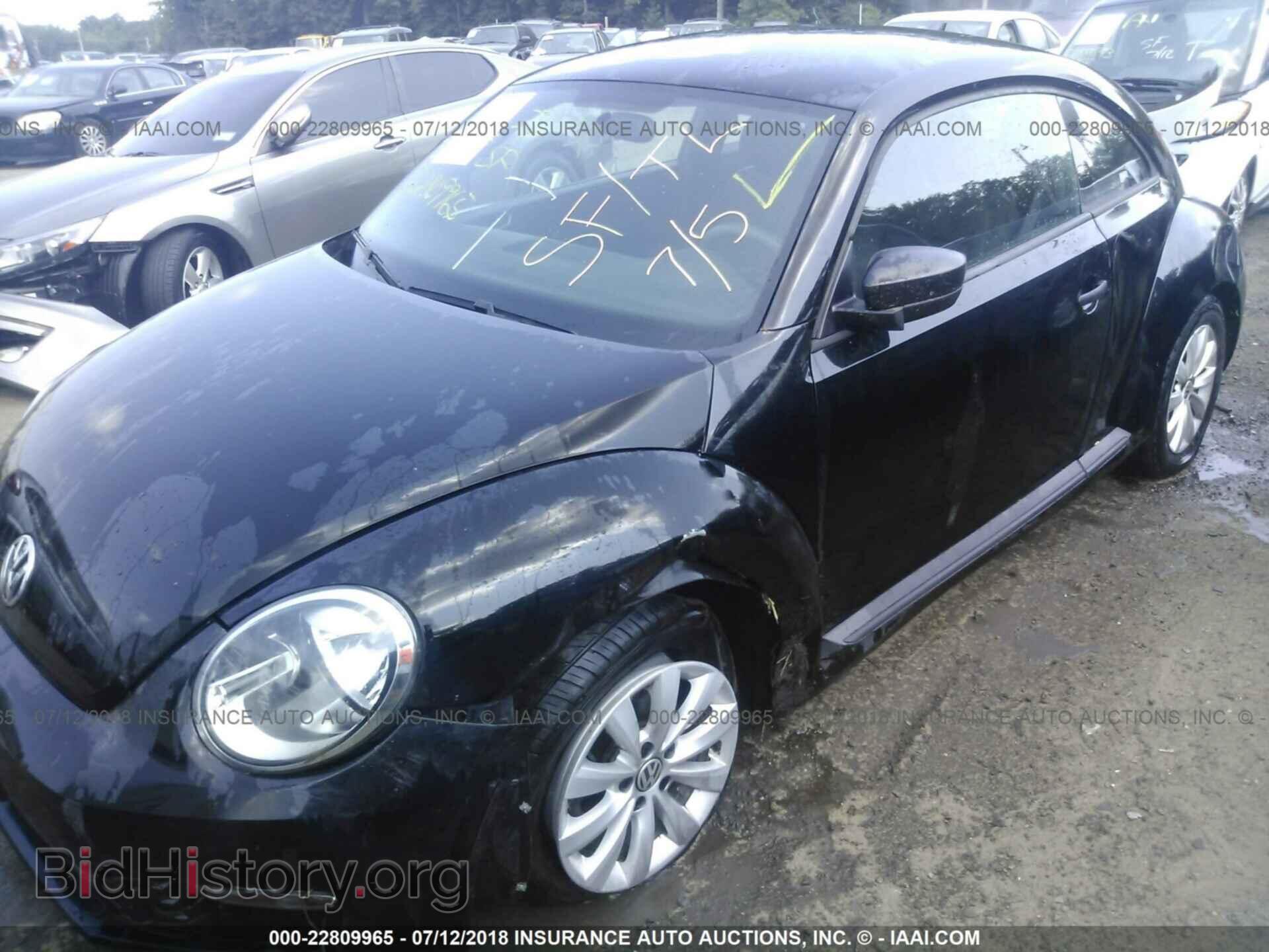 2014 Volkswagen Beetle - VIN: 3VWFP7AT7EM621079 - Фото 6