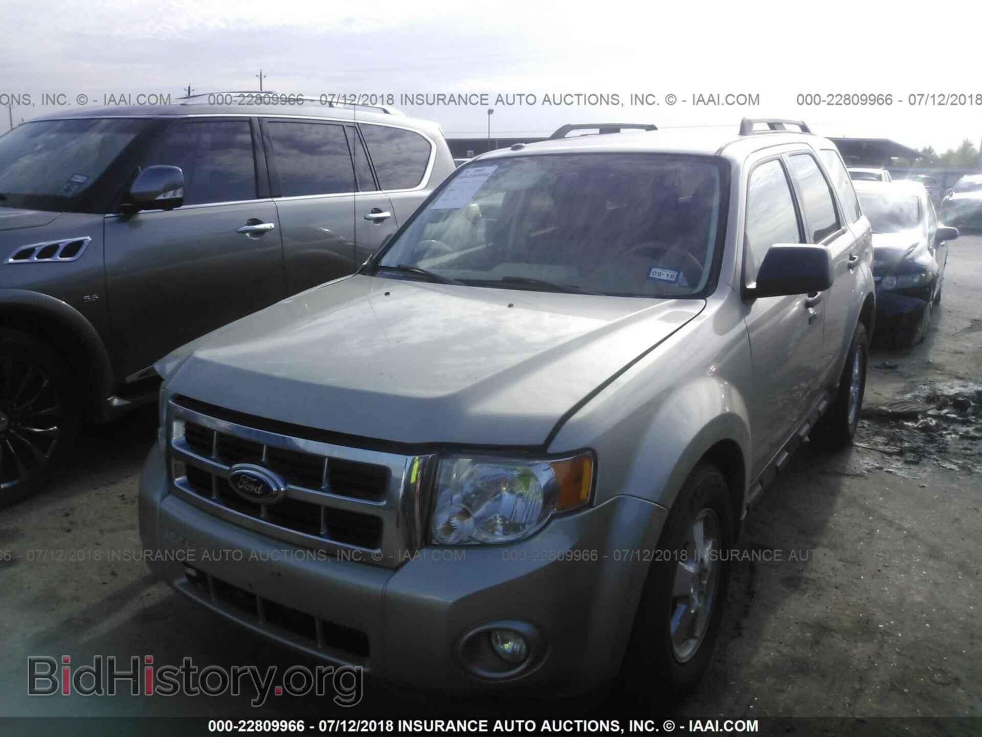 2011 Ford Escape - VIN: 1FMCU0D75BKB12997 - Photo 2