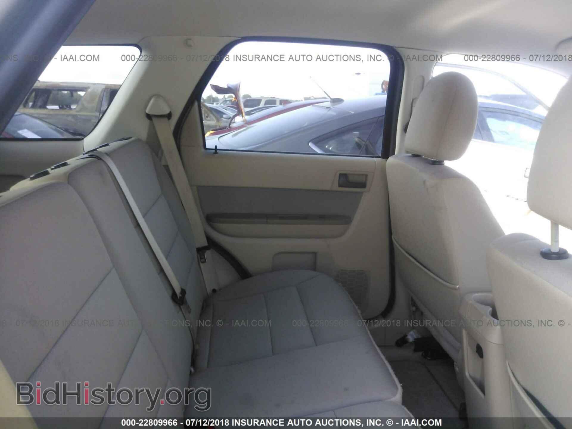 2011 Ford Escape - VIN: 1FMCU0D75BKB12997 - Photo 8