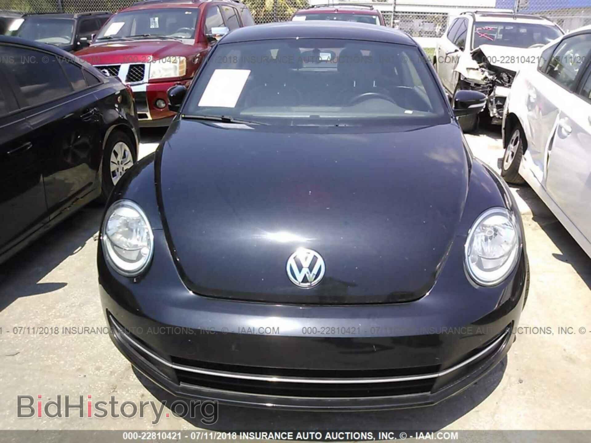 2012 Volkswagen Beetle - VIN: 3VWVA7AT9CM627072 - Фото 6