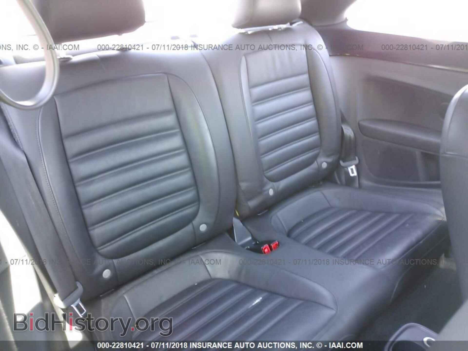 2012 Volkswagen Beetle - VIN: 3VWVA7AT9CM627072 - Фото 8