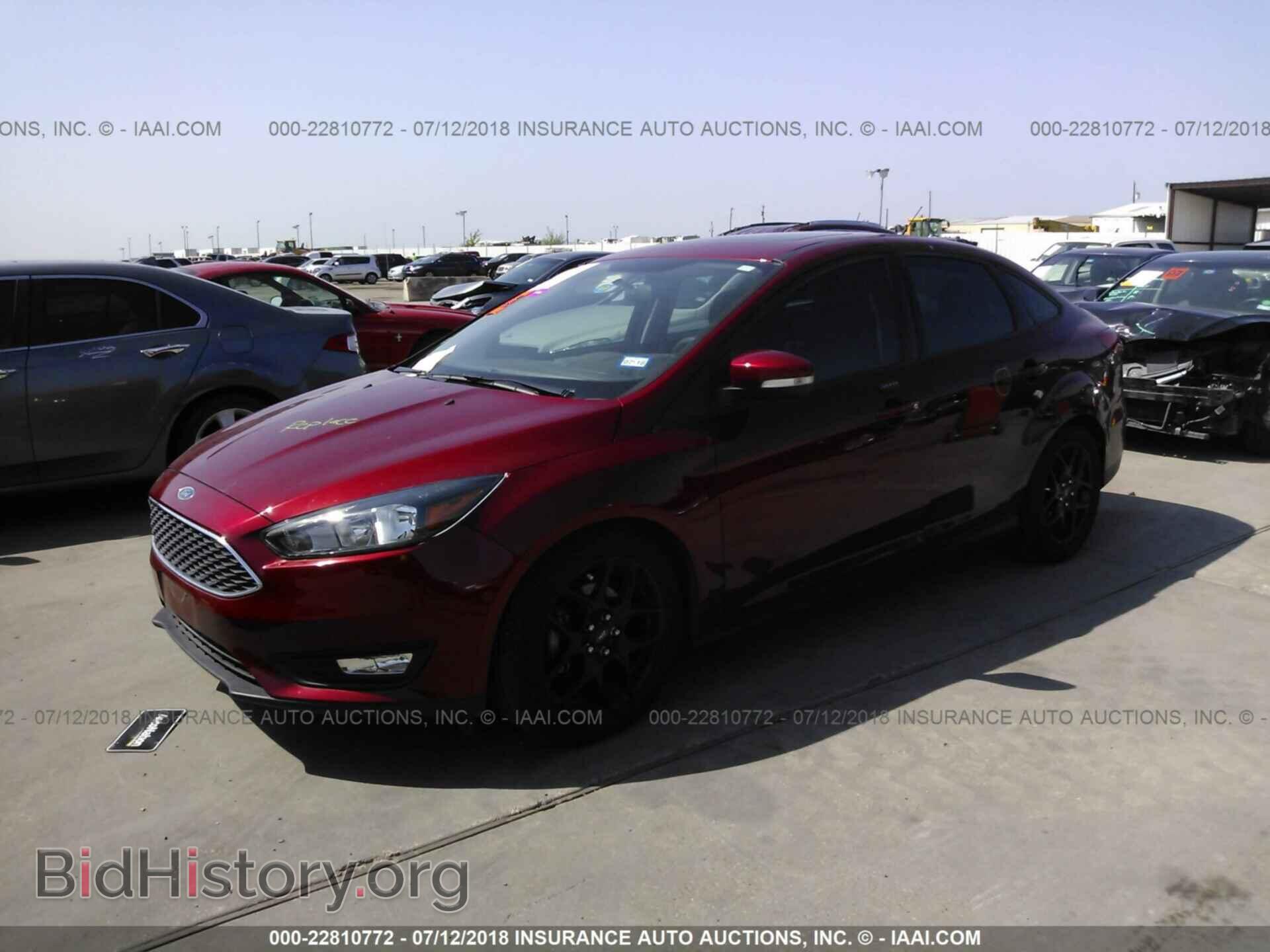 2016 Ford Focus - VIN: 1FADP3F21GL252622 - Photo 2